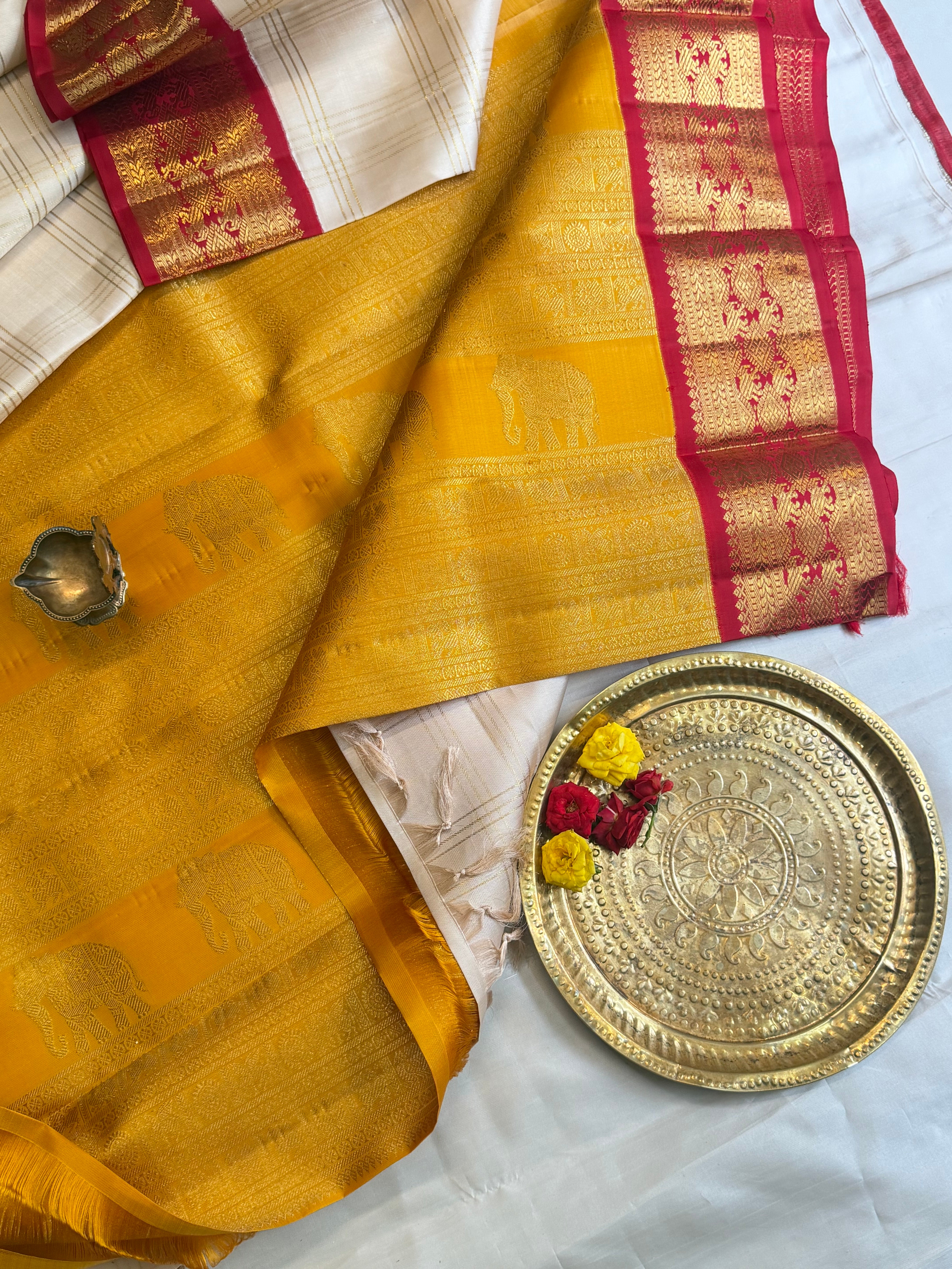 Malligai : off white Zari Kattam Ganga Jamuna pure Zari Kanjipuram silk