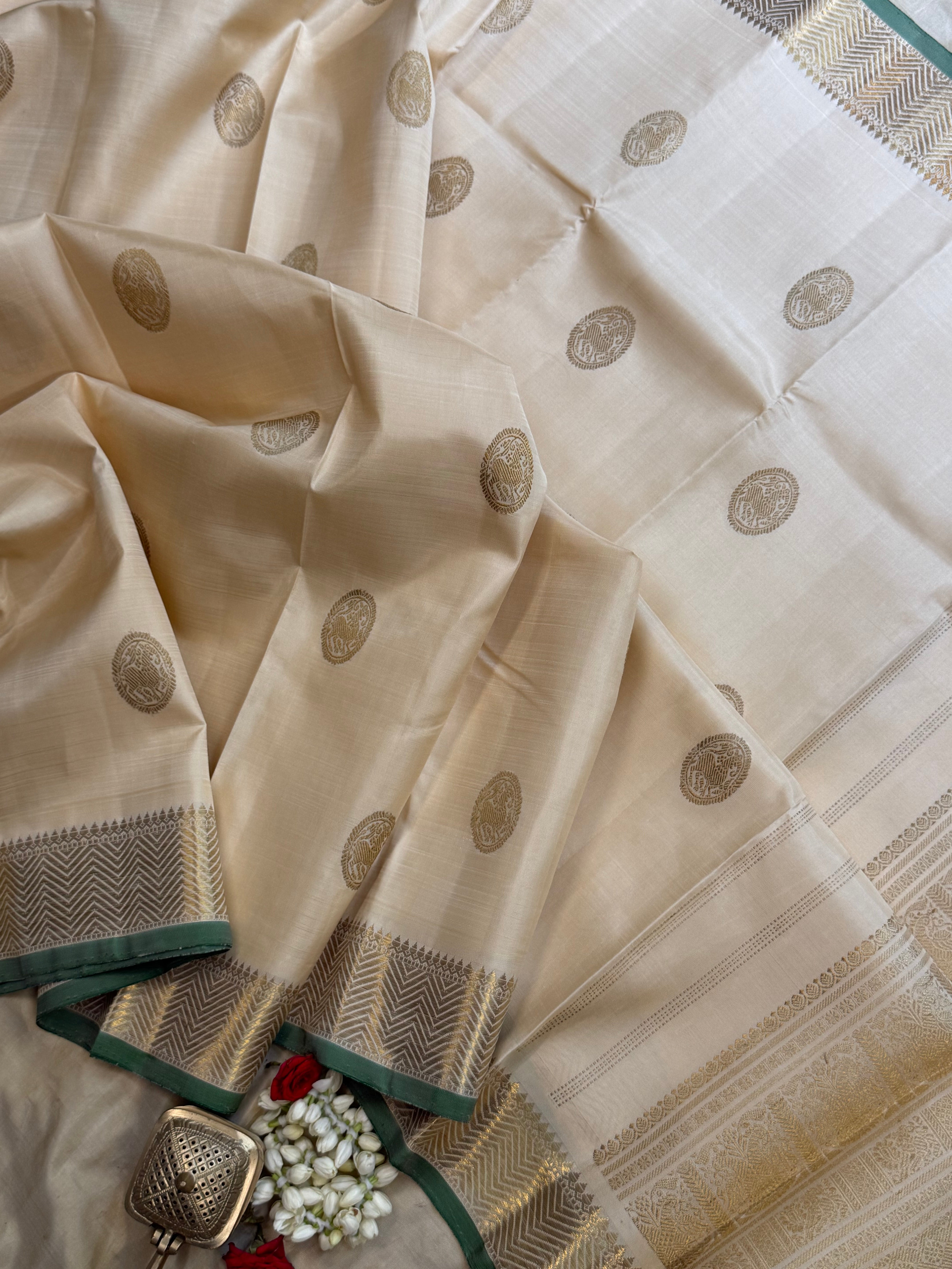 Onam edit - Offwhite yazhi round butta / Kanjipuram silk CLSA4434