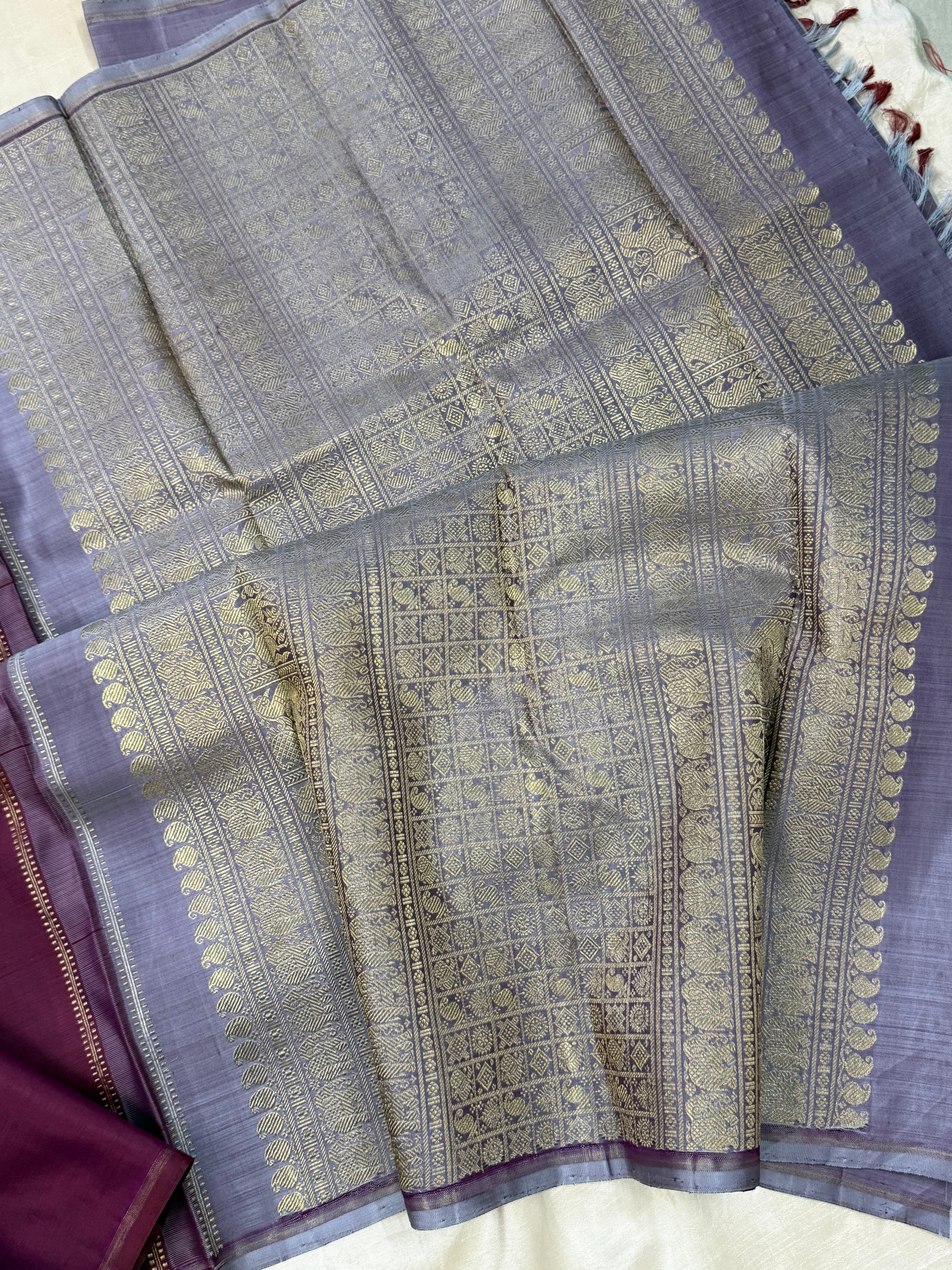 Deep paaku big annam round butta / Kanjipuram silk