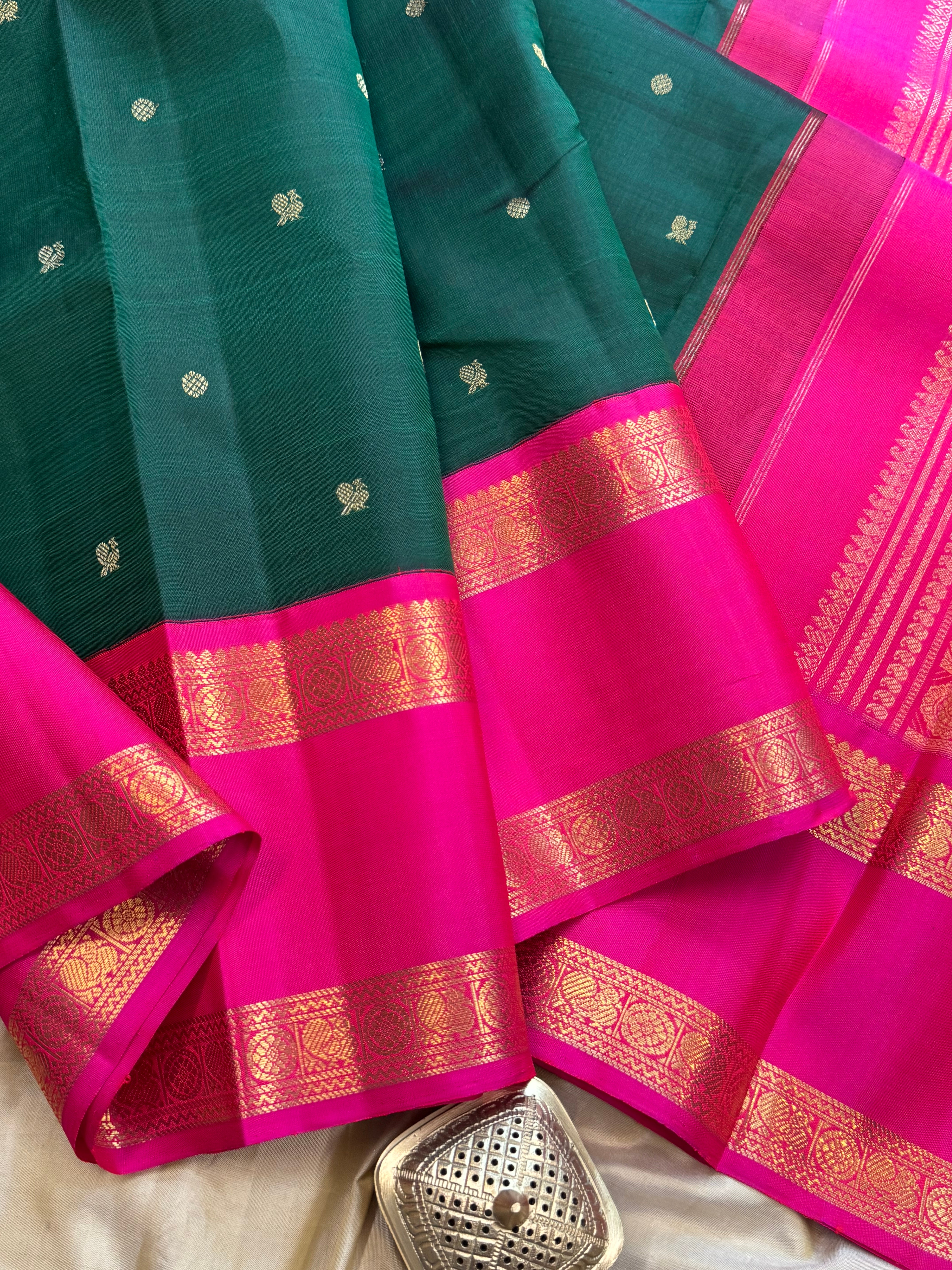 Double tone green korvai : kanjipuram silk