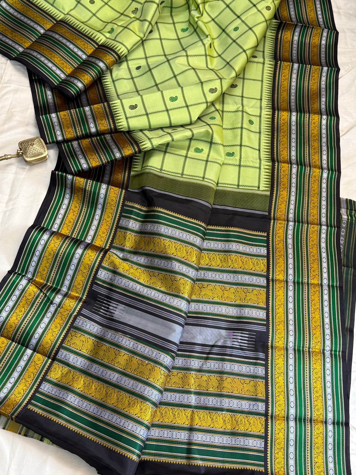 Lite green and black kattam butta / Special edition kanjipuram silk