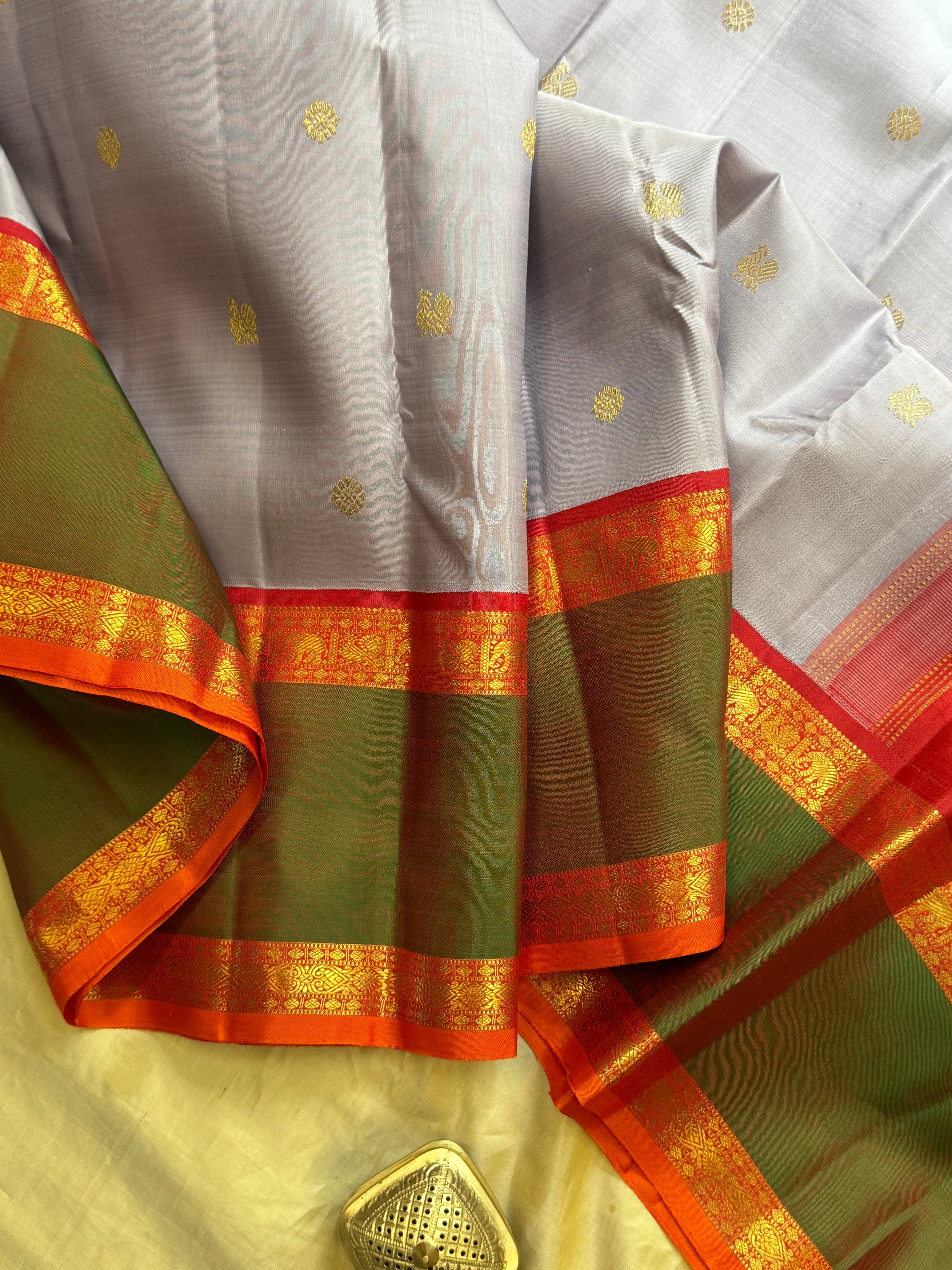 Light lavender Korvai / Kanjipuram silk