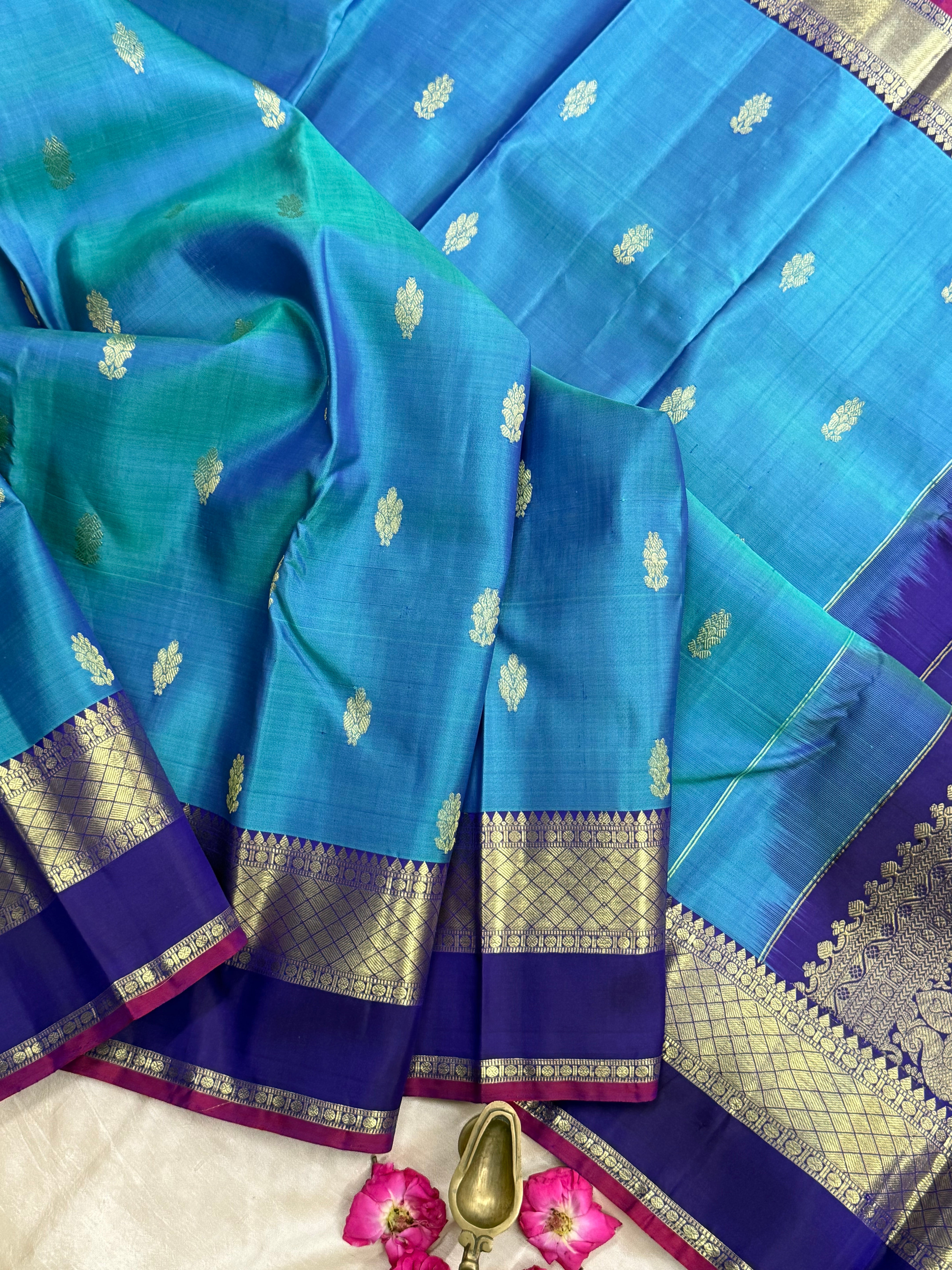 Blue shot green kaal erangina border / Arani silk