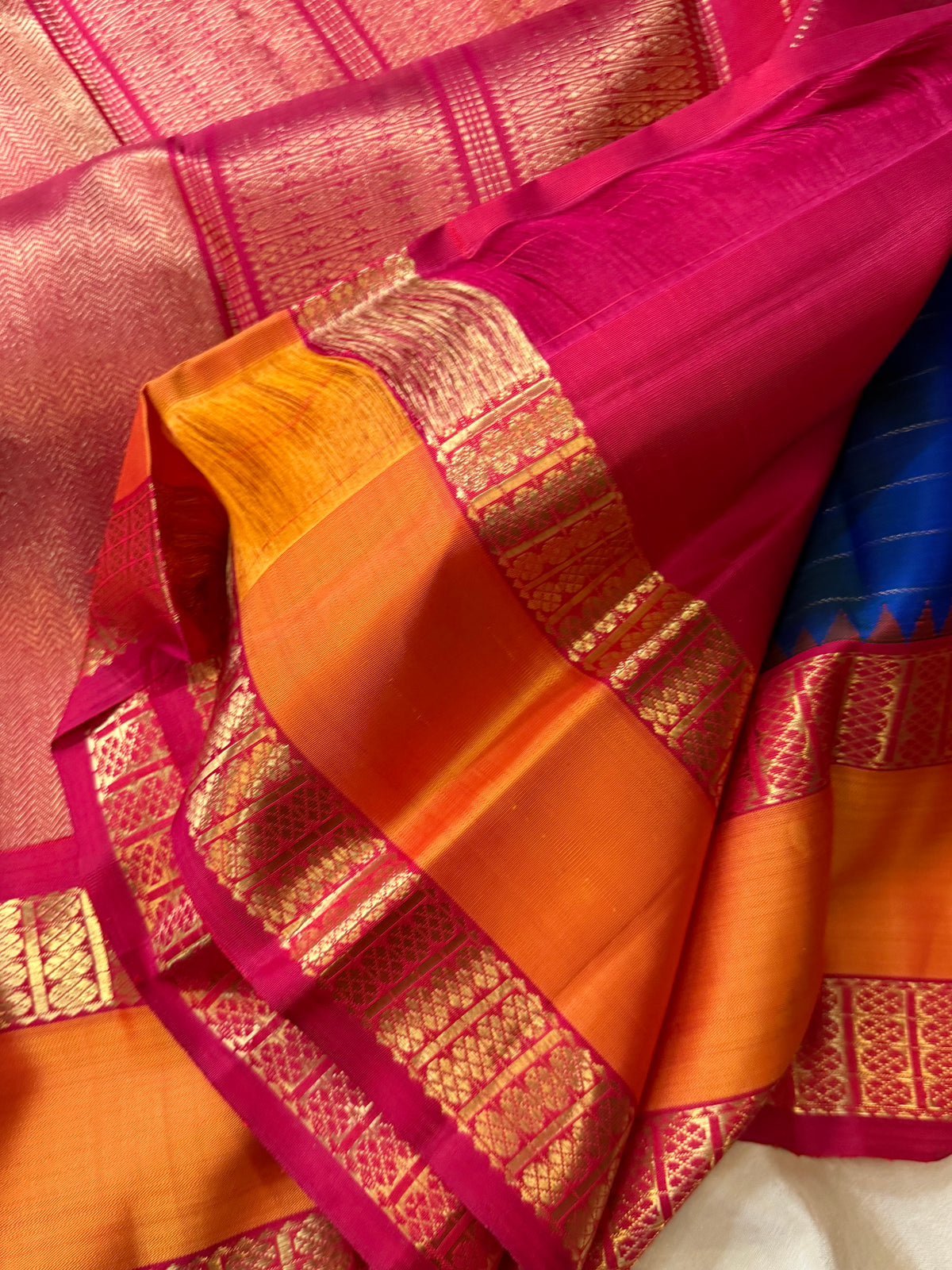 Mayilkazhuthu Kai Korvai Kanjipuram silk