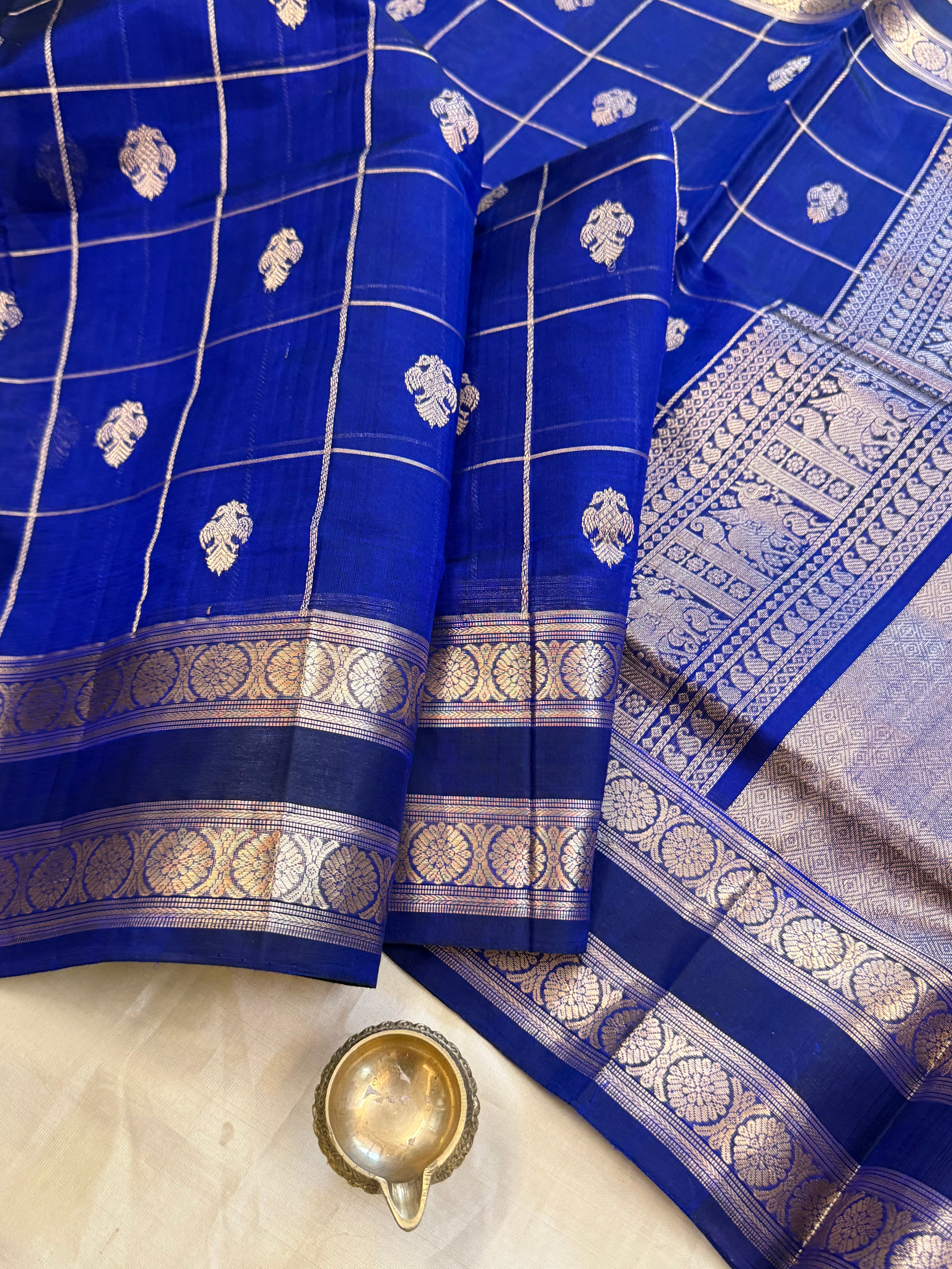 Royal blue Iruthalaipakshi kattam butta / Silk Cotton