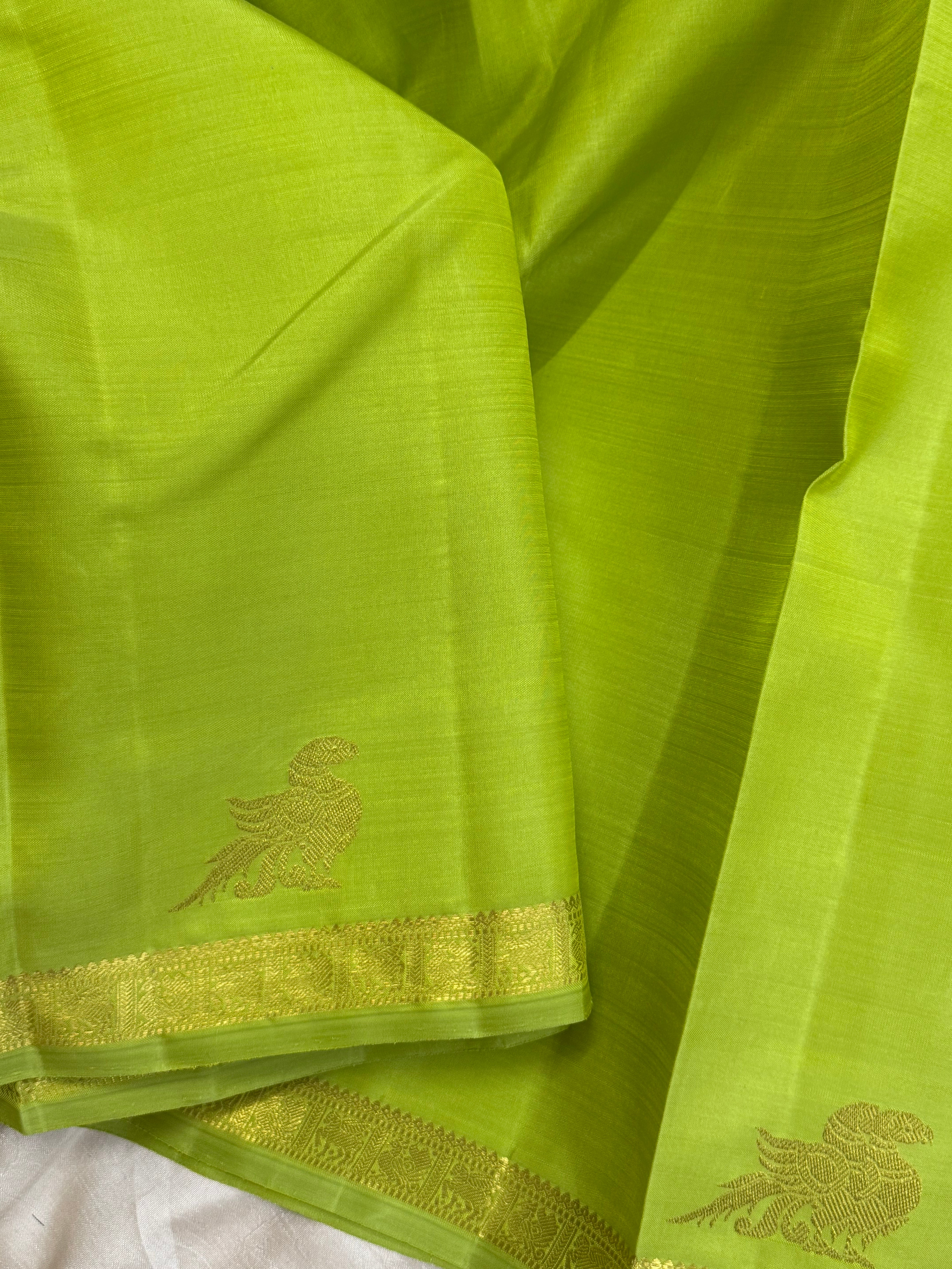 Parrot green kili border butta / Kanjipuram silk