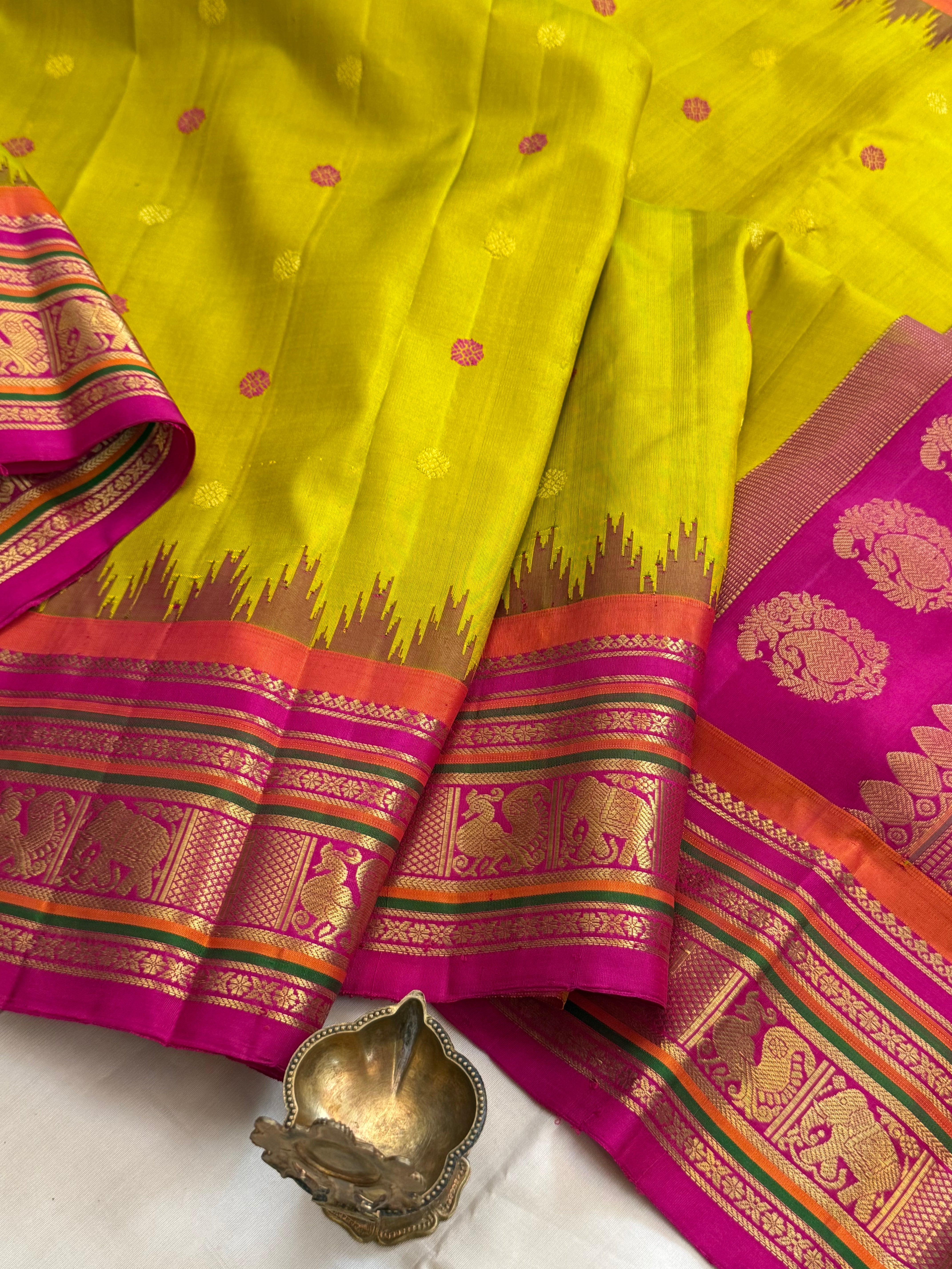 Parrot green body chakram Butta Rani pink temple border CLSA11306