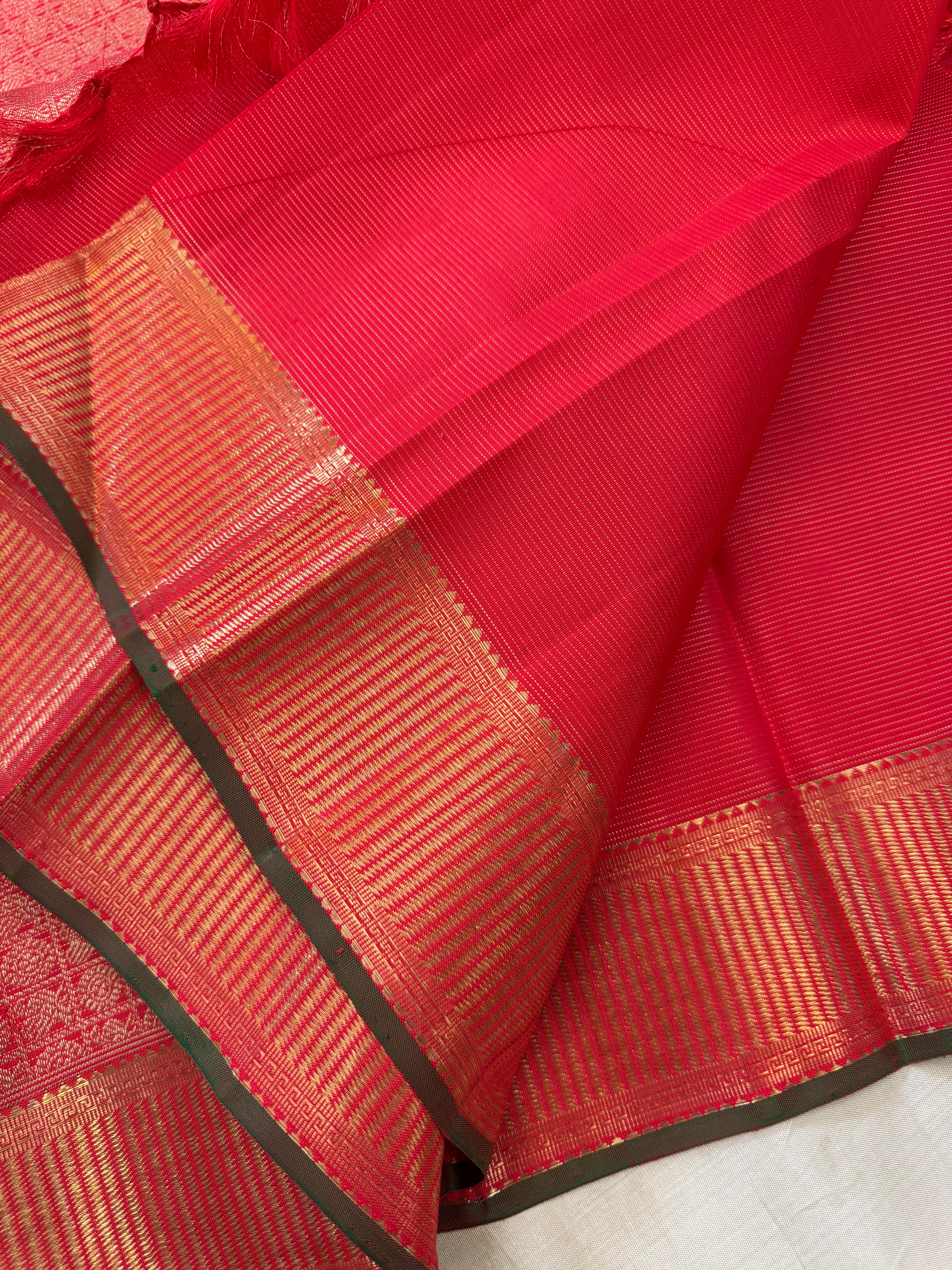 Chilli red Vairaoosi chakram Butta / kanjipuram silk