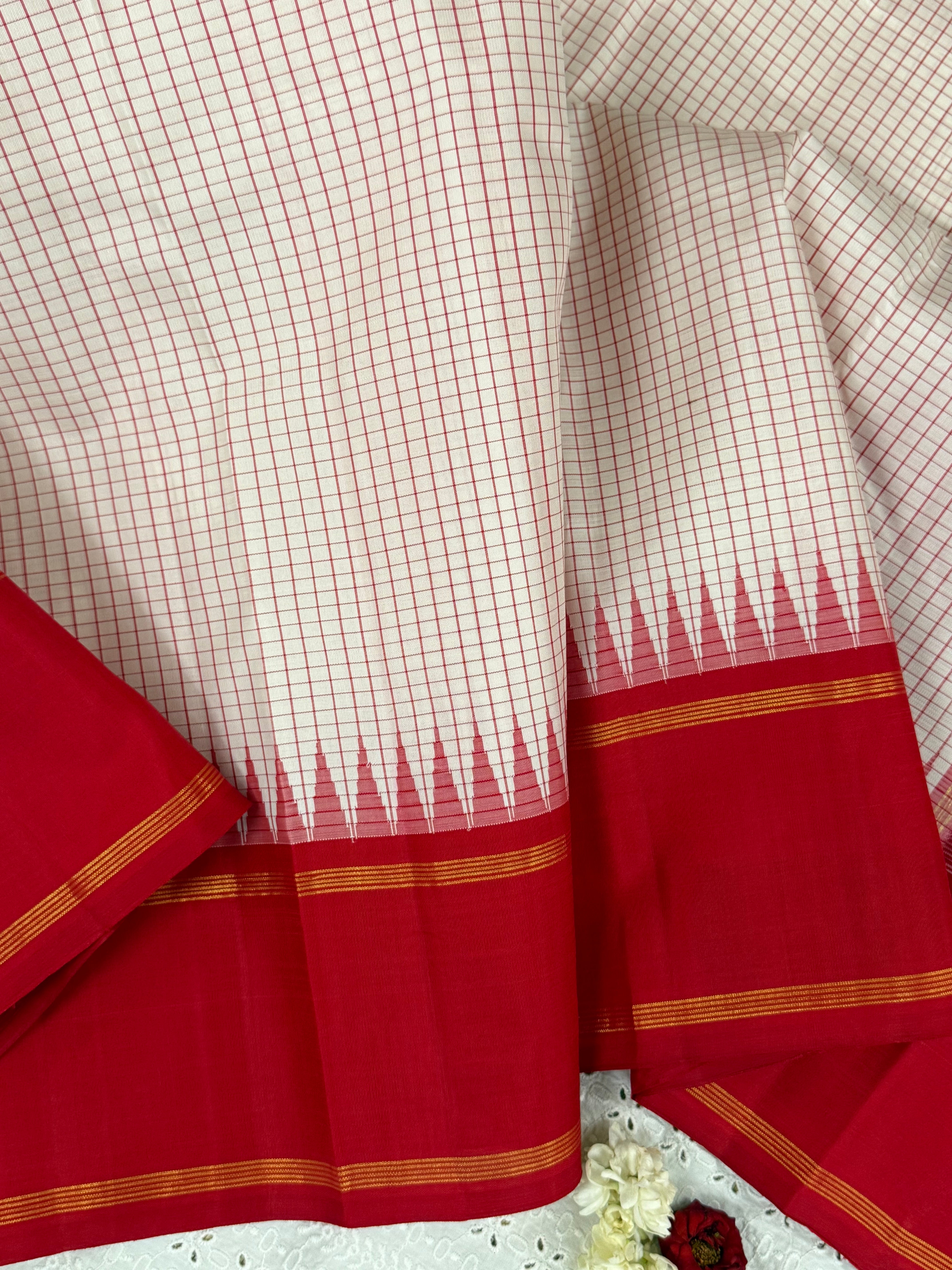 Offwhite kattam and red korvai / Arani silk
