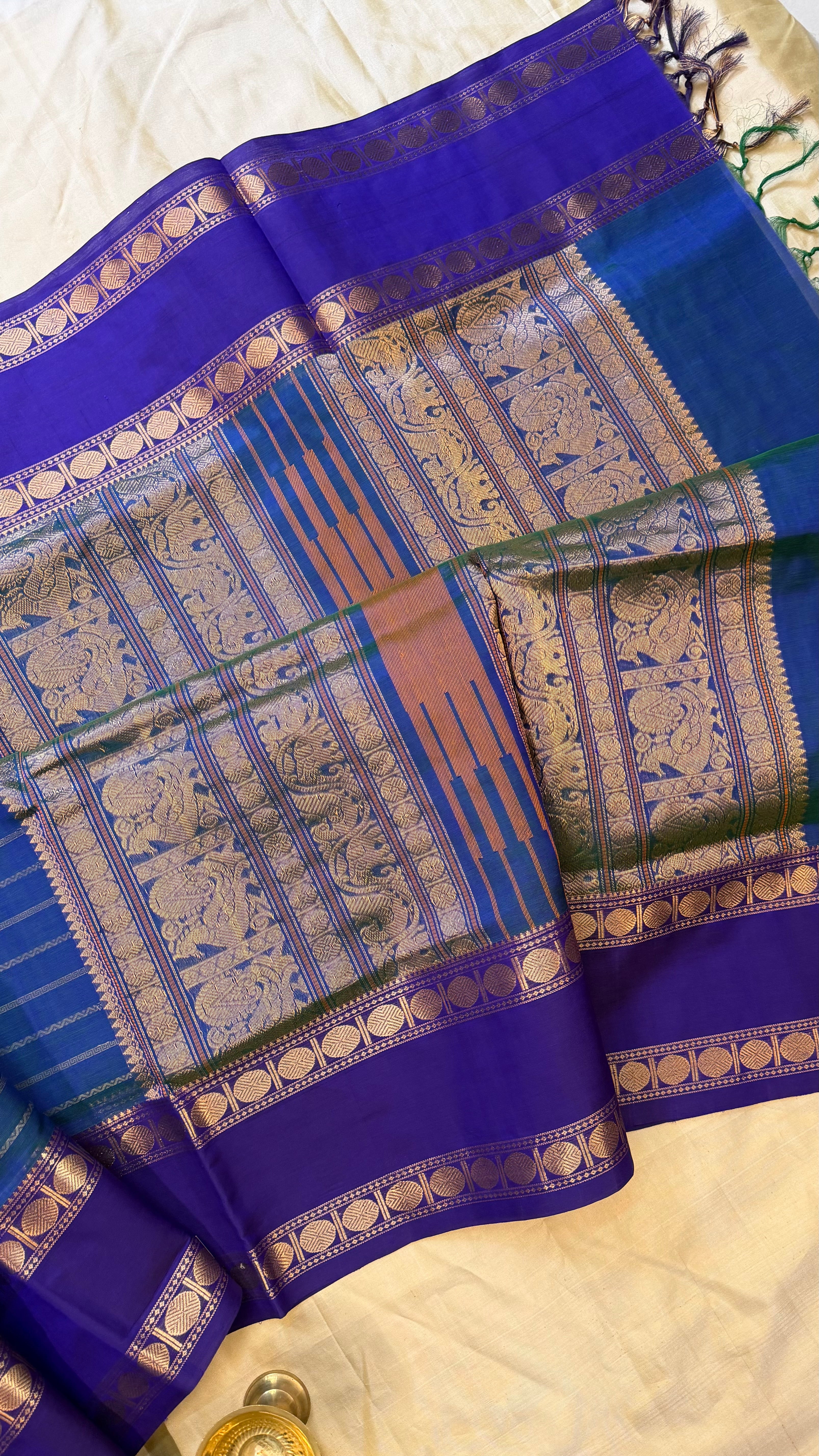 Blue and pure veldhari rettapet border/ Silk Cotton