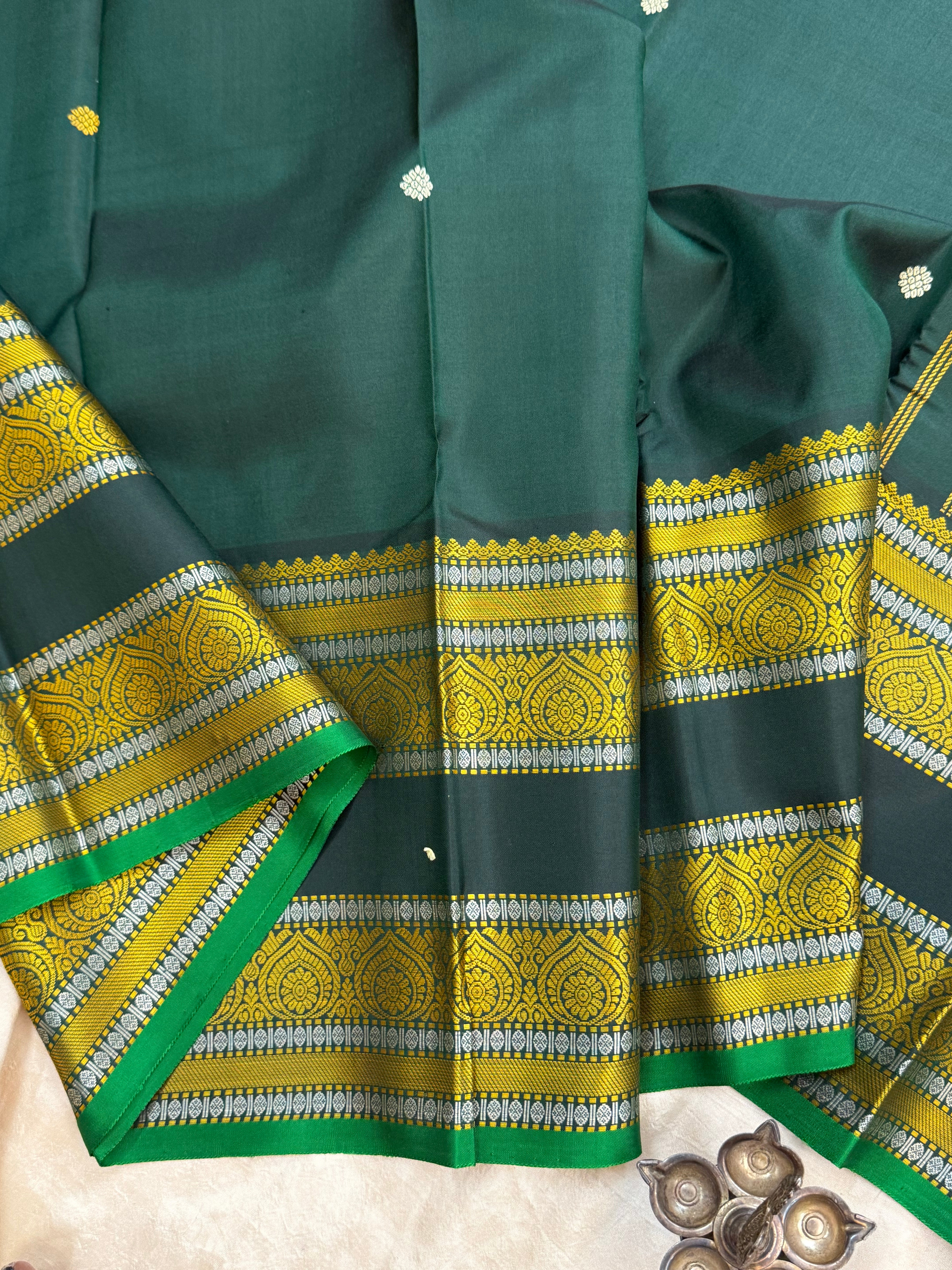 Green retta jadanagam pet threadwork/ Special edition silk saree