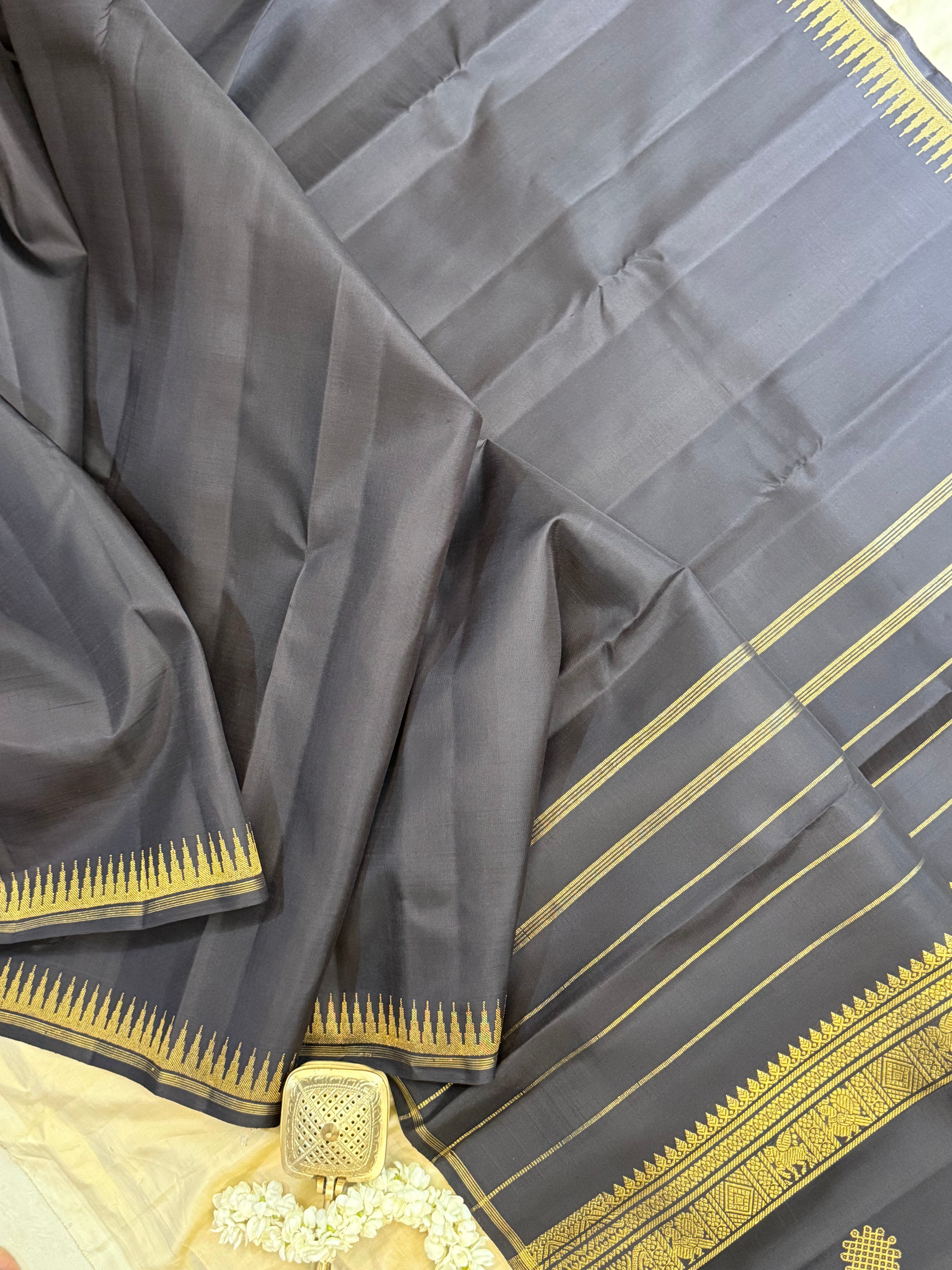 Black small temple border 8 kol/ Kanjipuram silk