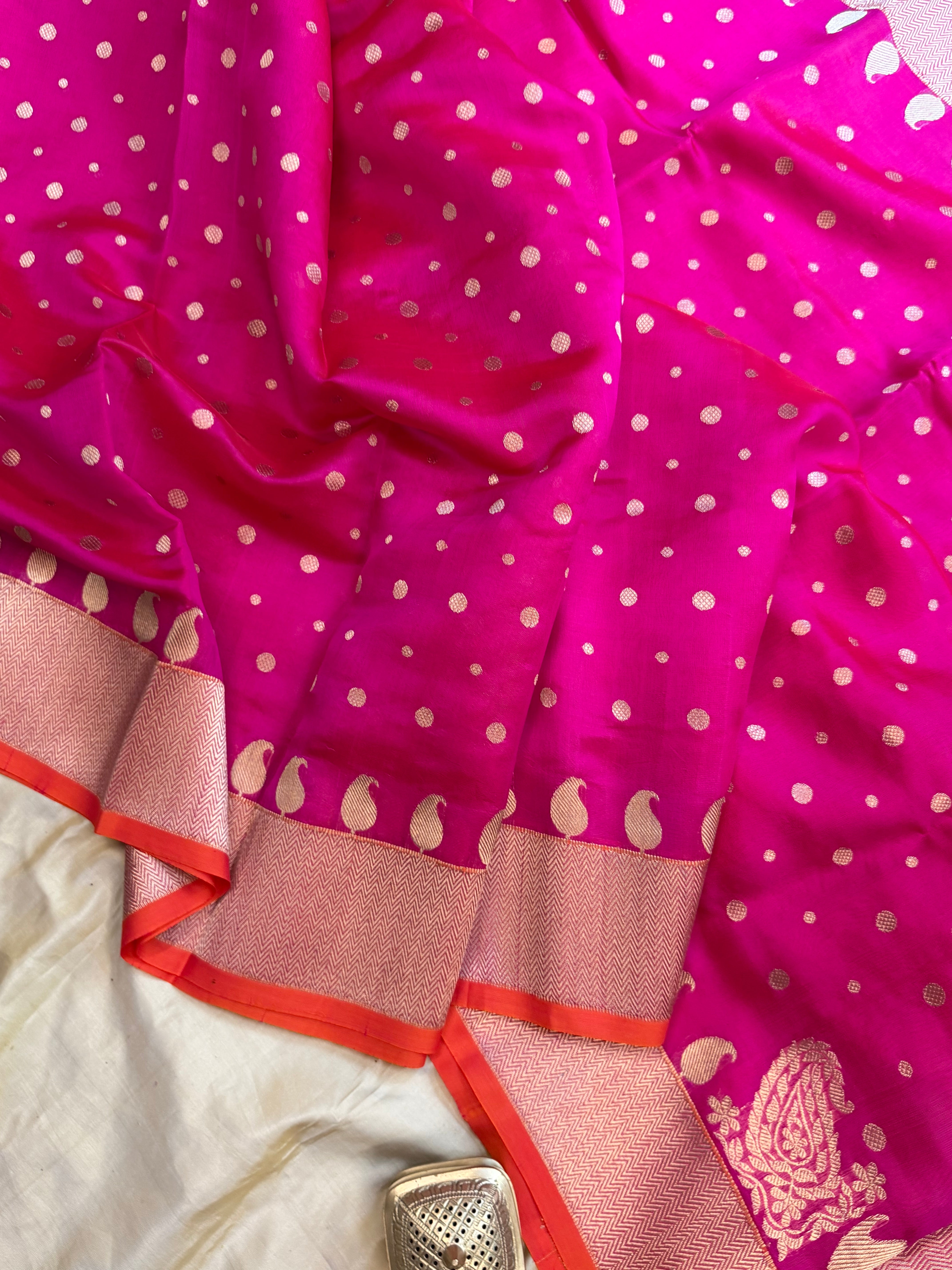 Rani pink hazar kadwa Butta / revival Chanderi