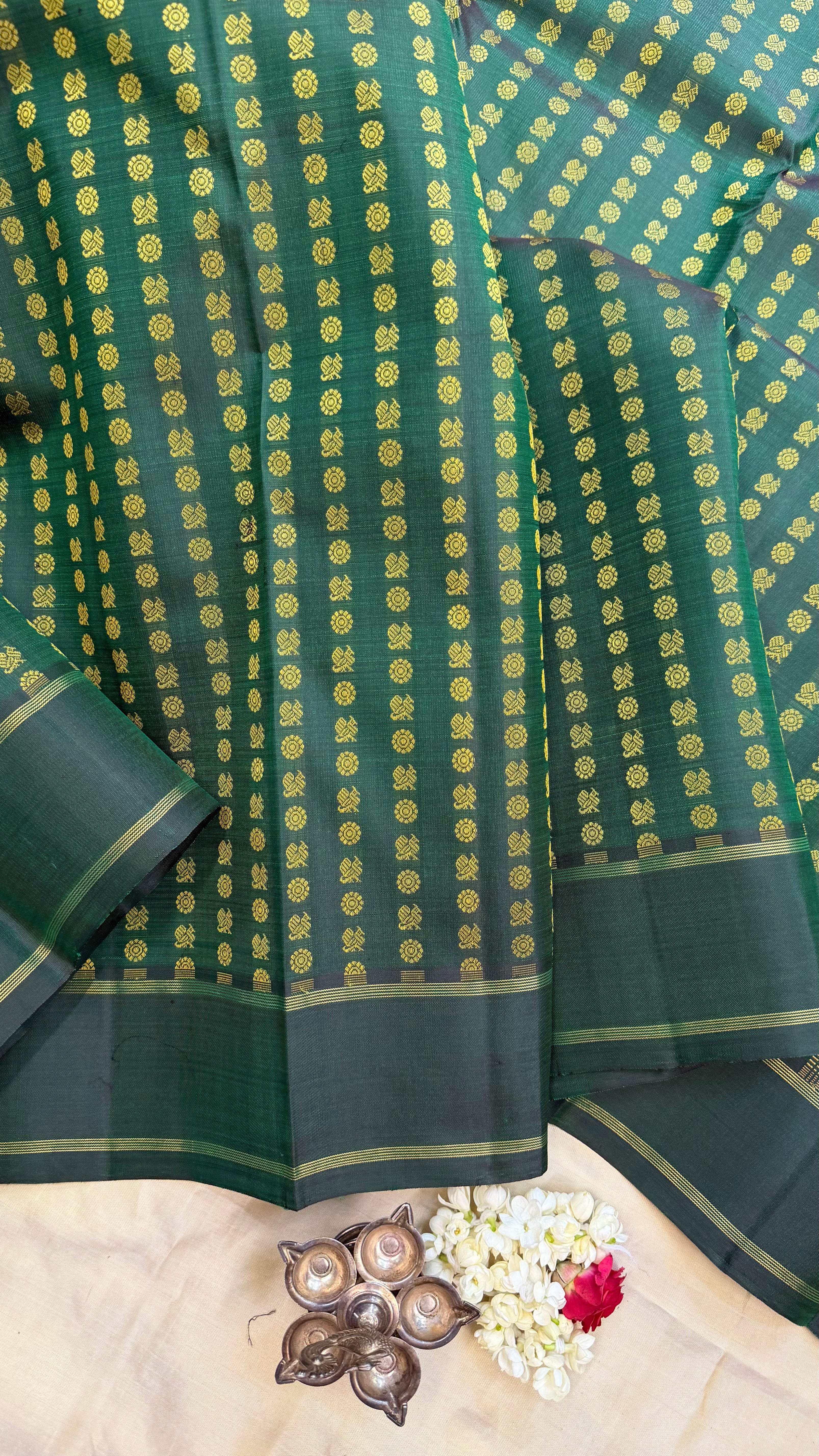 Dark green thread butta / kanjipuram silk