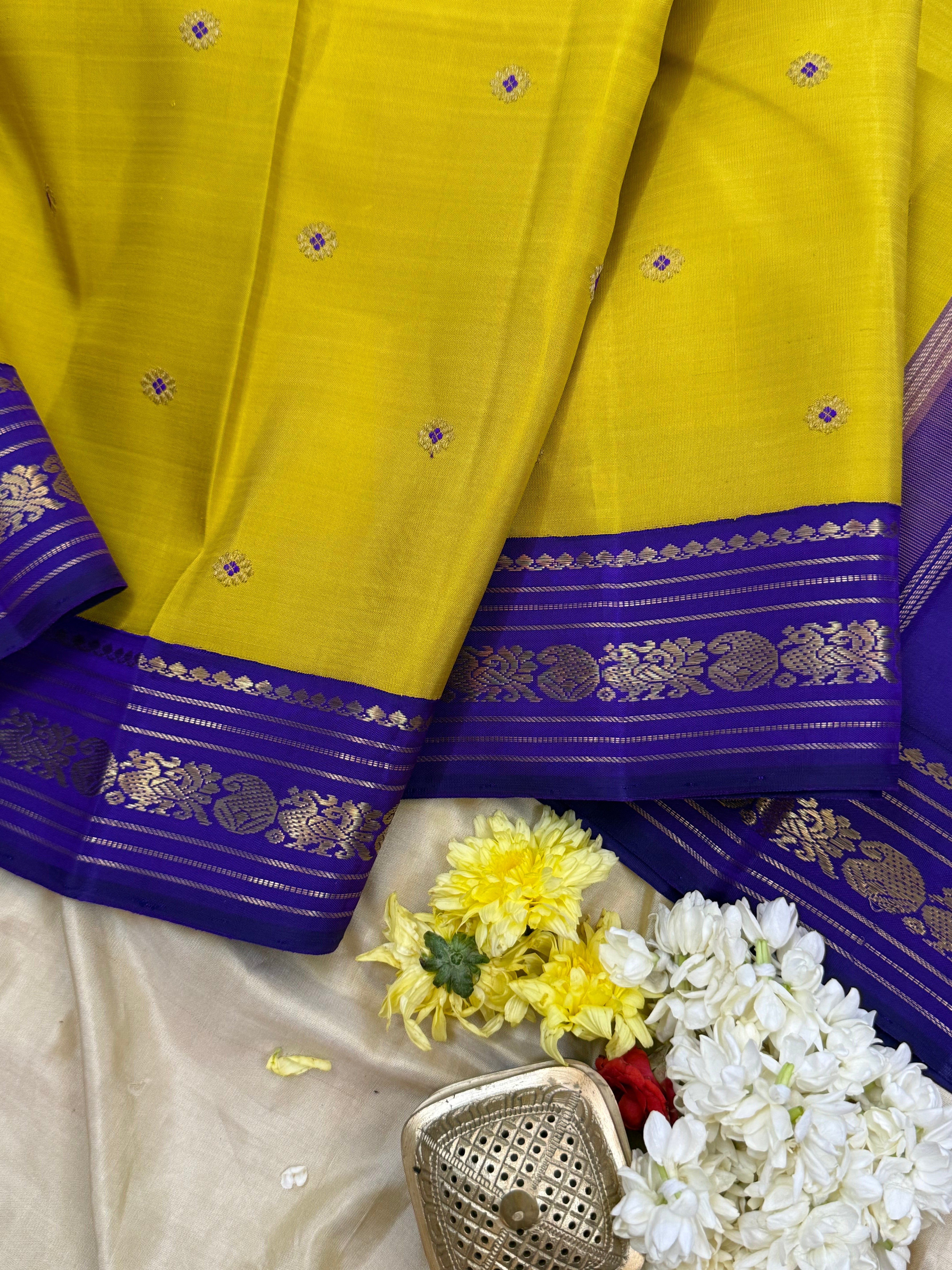 SAMPANGA GREEN WITH PURPLE MANGA AND ANNAM PET SMALL KORVAI/ KANJIPURAM SILK CLSA 10147