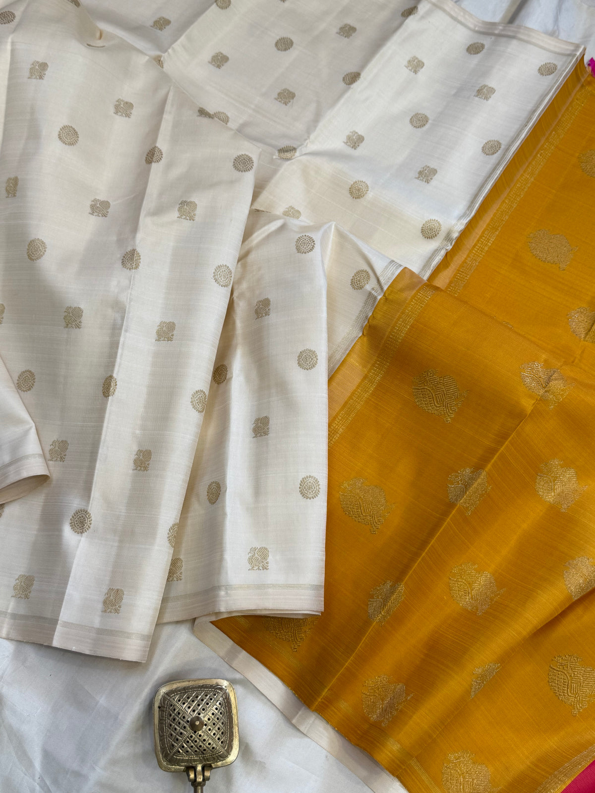 Offwhite double pallu borderless / Kanjipuram silk CLSA12811