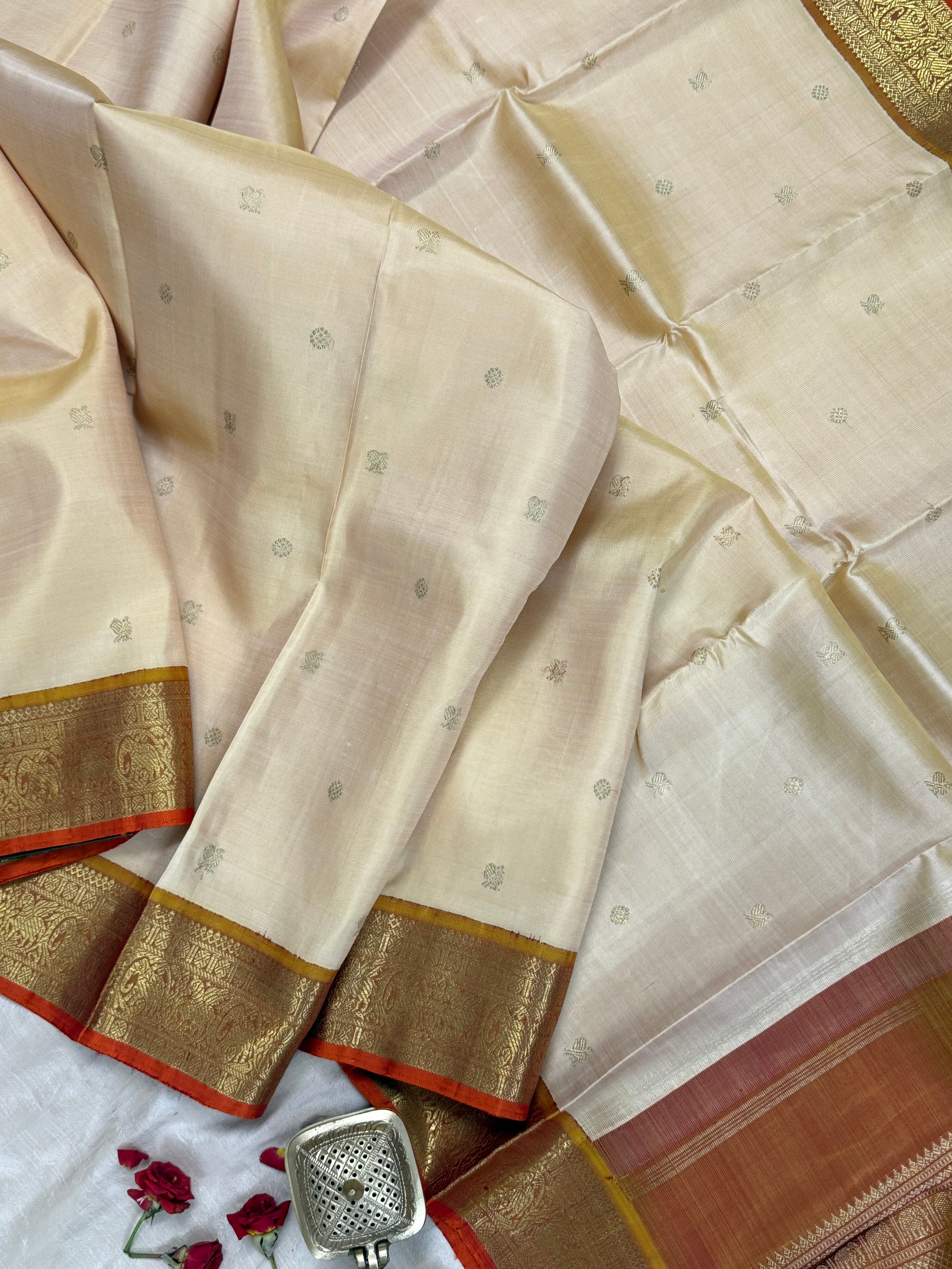 Venpattu and rust kai korvai / Kanjipuram silk