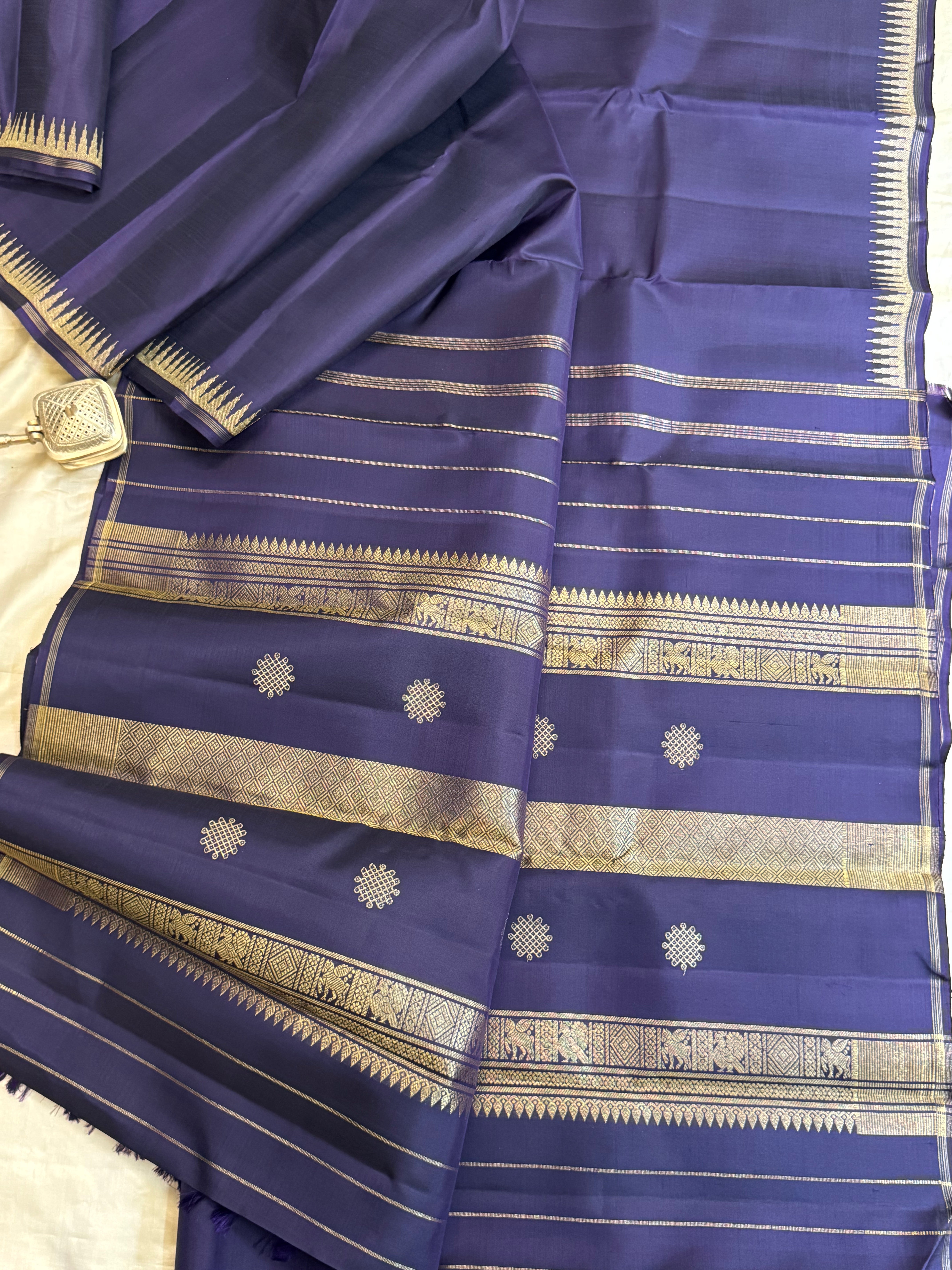 Dark bluish purple small rekku / kanjipuram silk