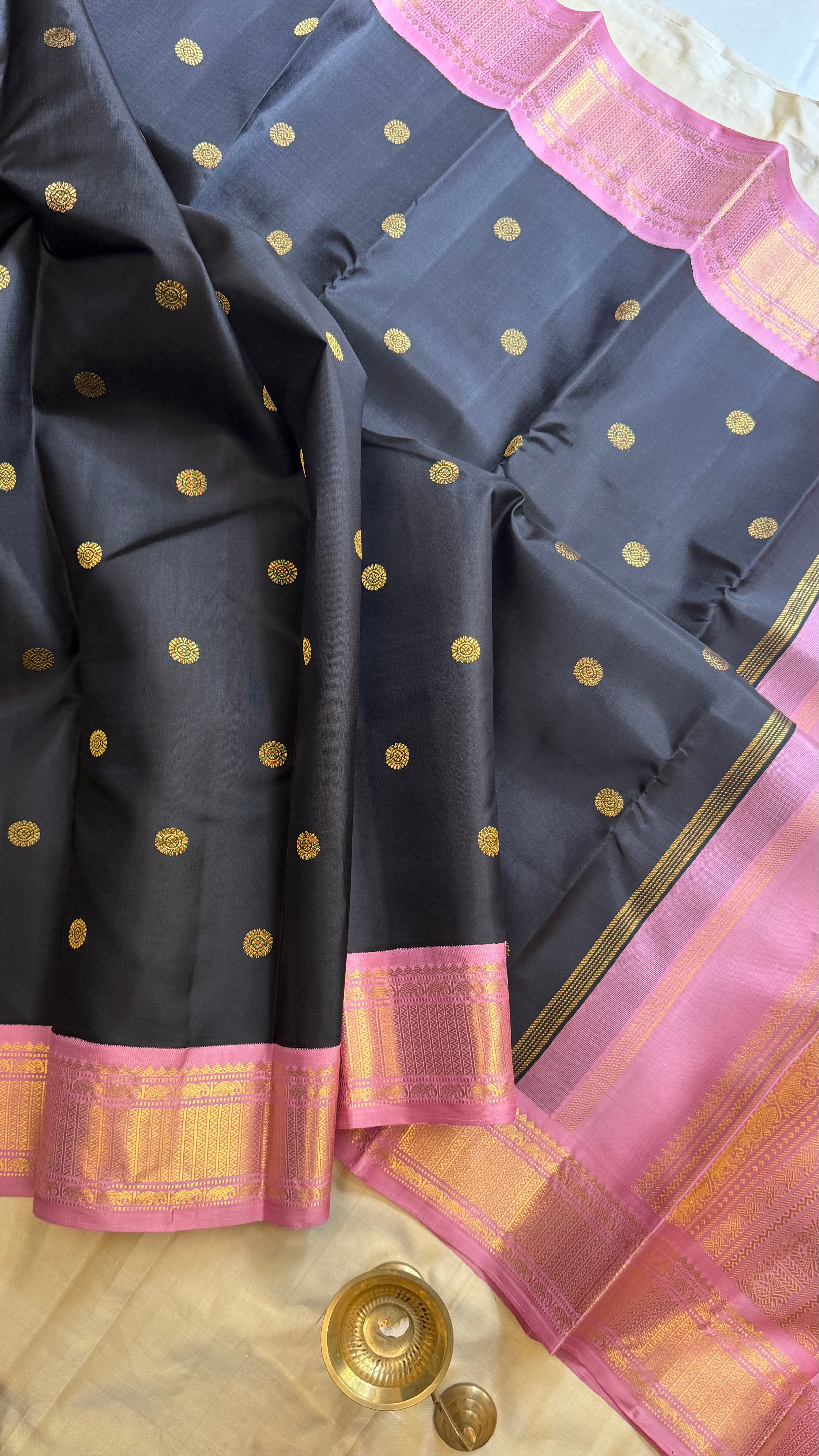 Vizhli: Black baby pink Korvai / Kanjipuram silk