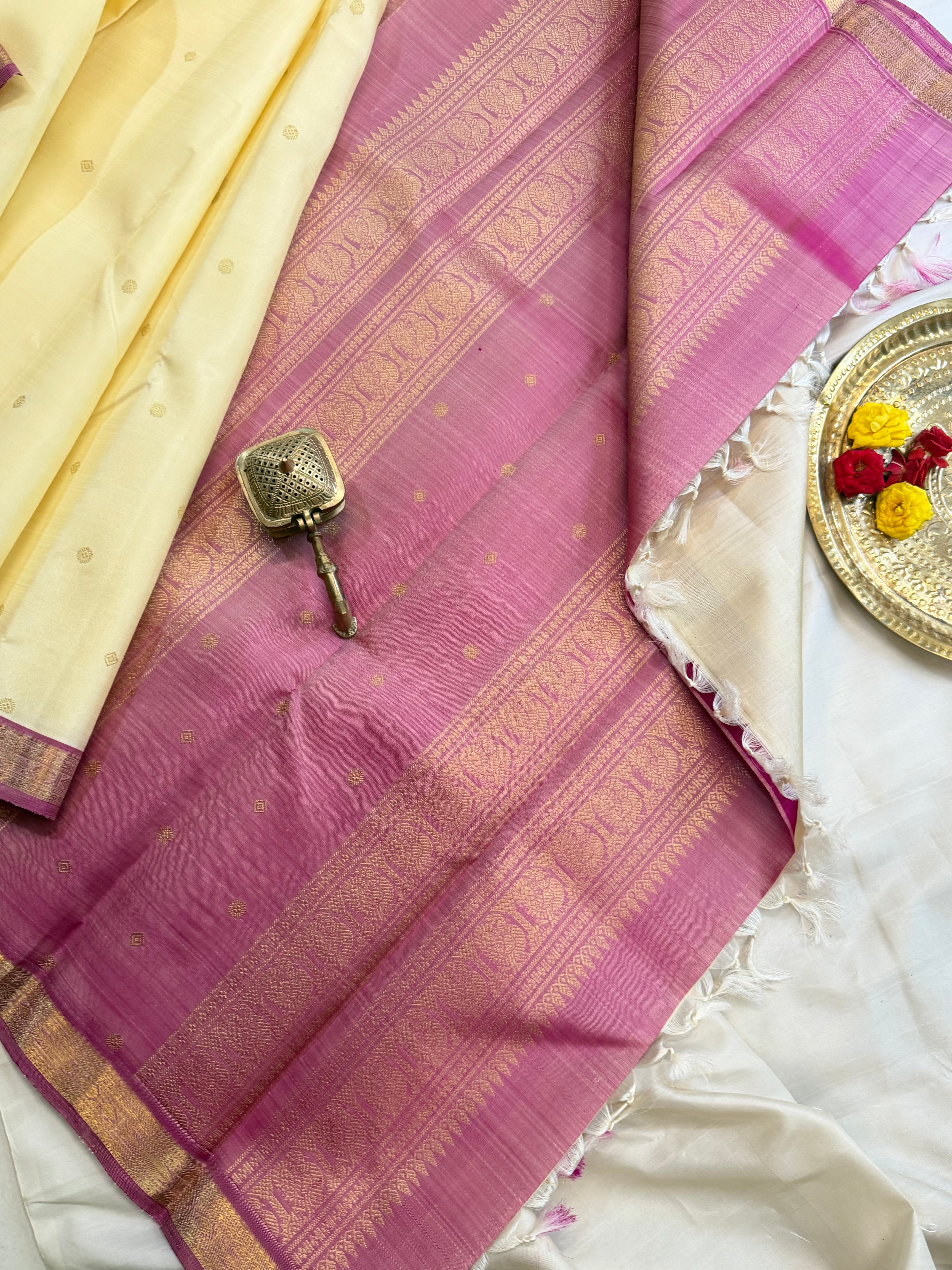 Malligai : off white small border pure Zari Kanjipuram silk