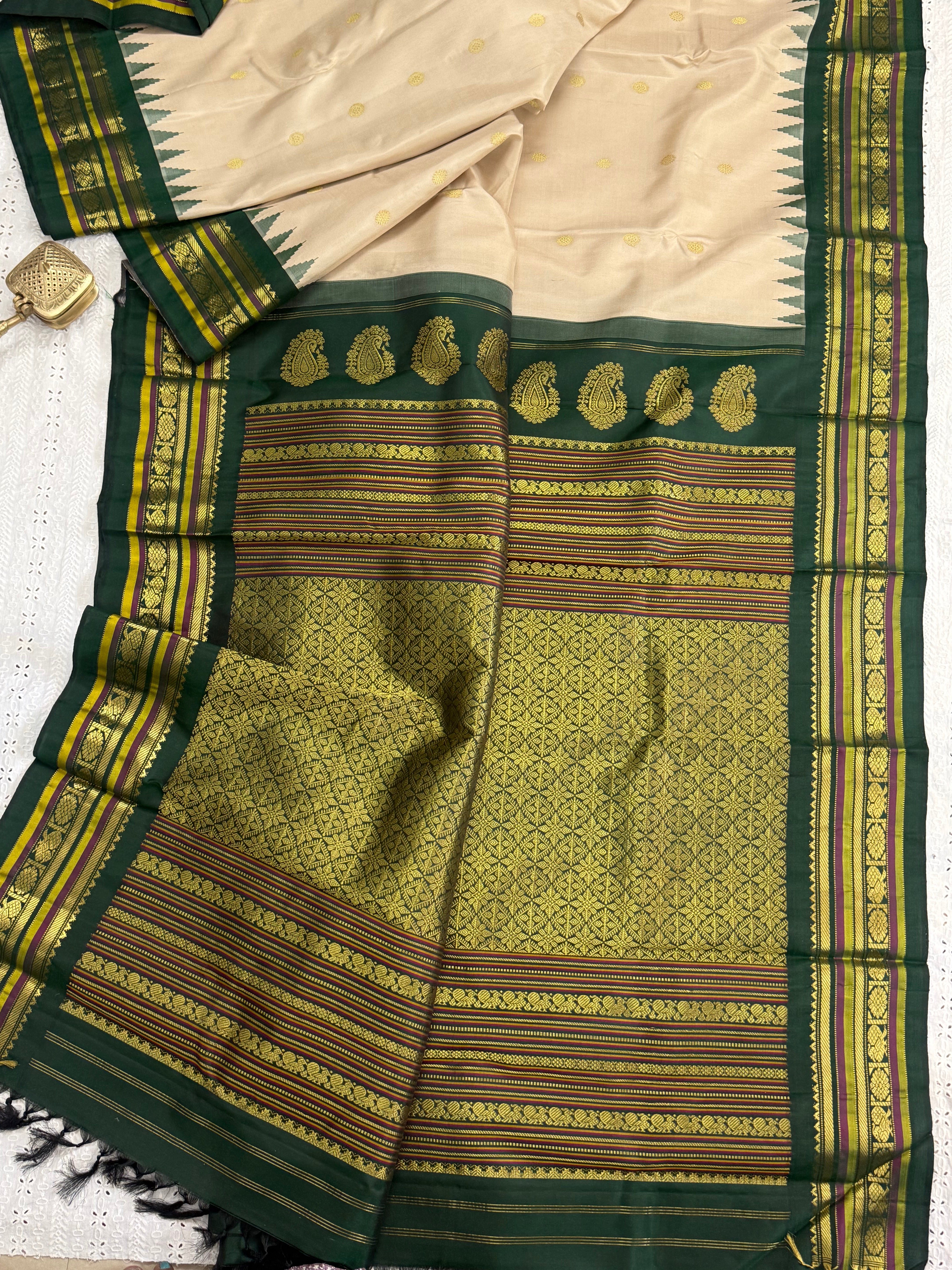 Off sandal and green / Gadwal silk CL9310