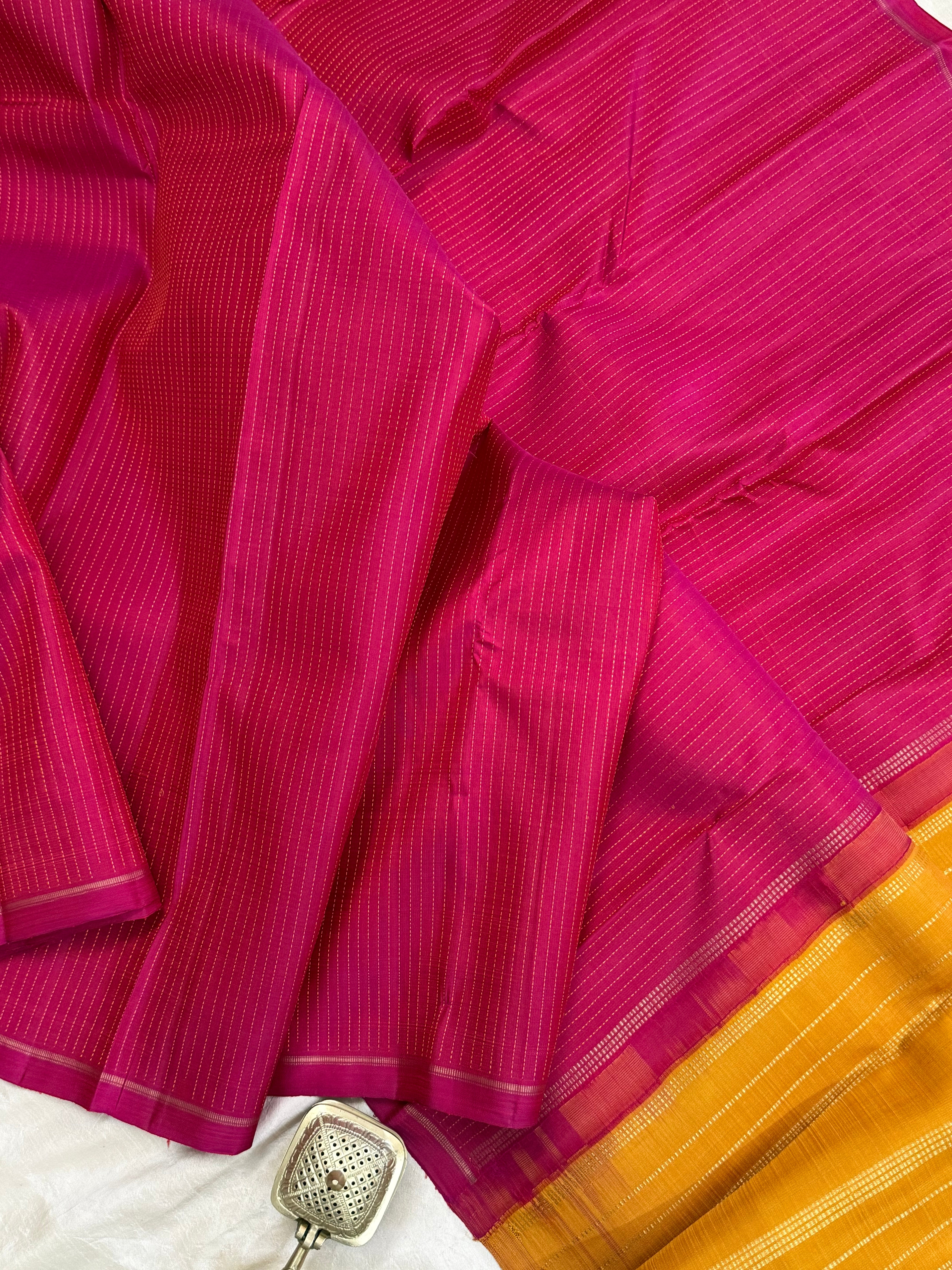 Pink thread ossi stripes borderless / Kanjipuram silk