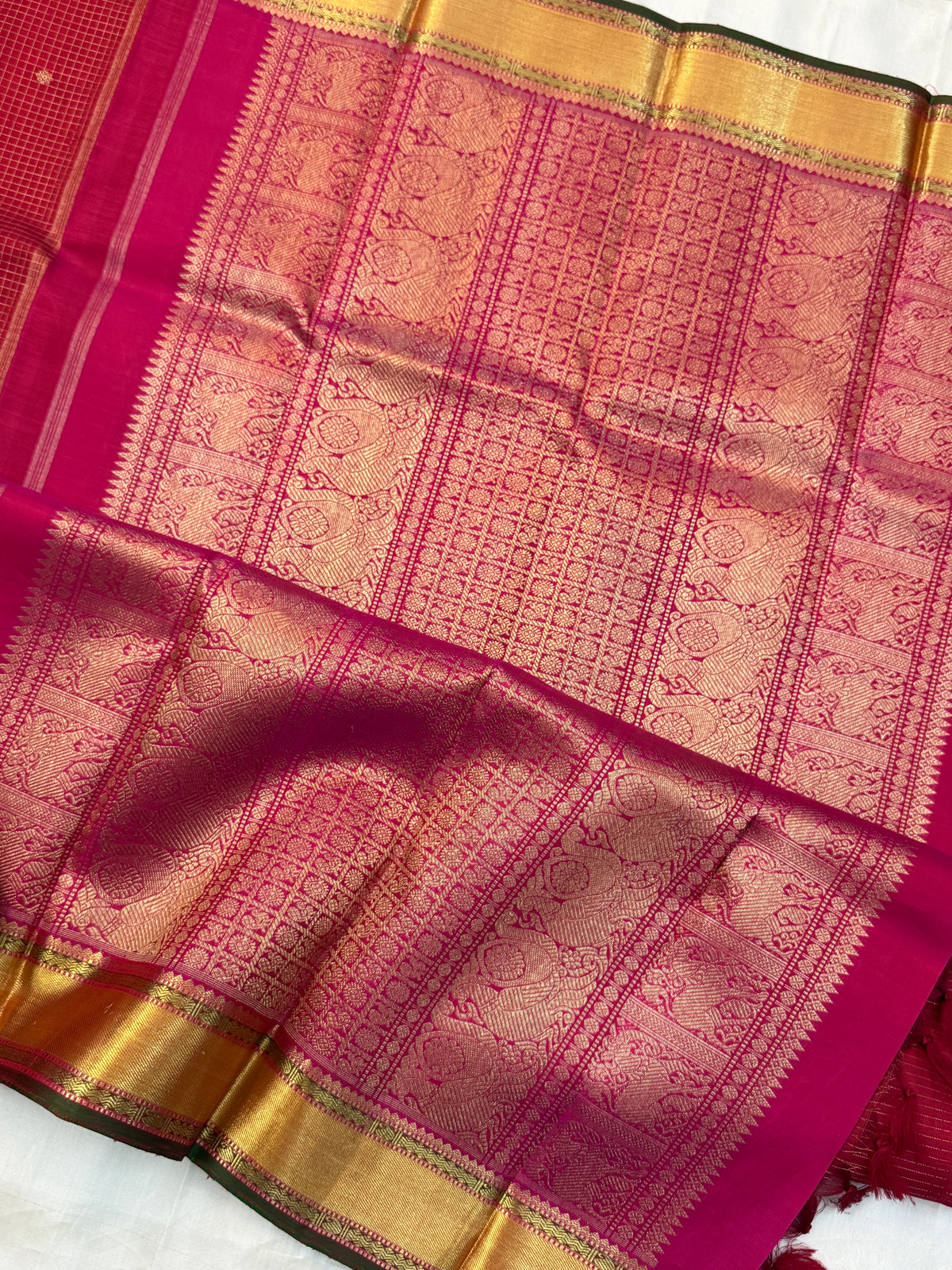 Navarathri - Day 4 Red Colour pure Zari Oosi kattam and butta/ Kanjipuram silk sree Clsa67