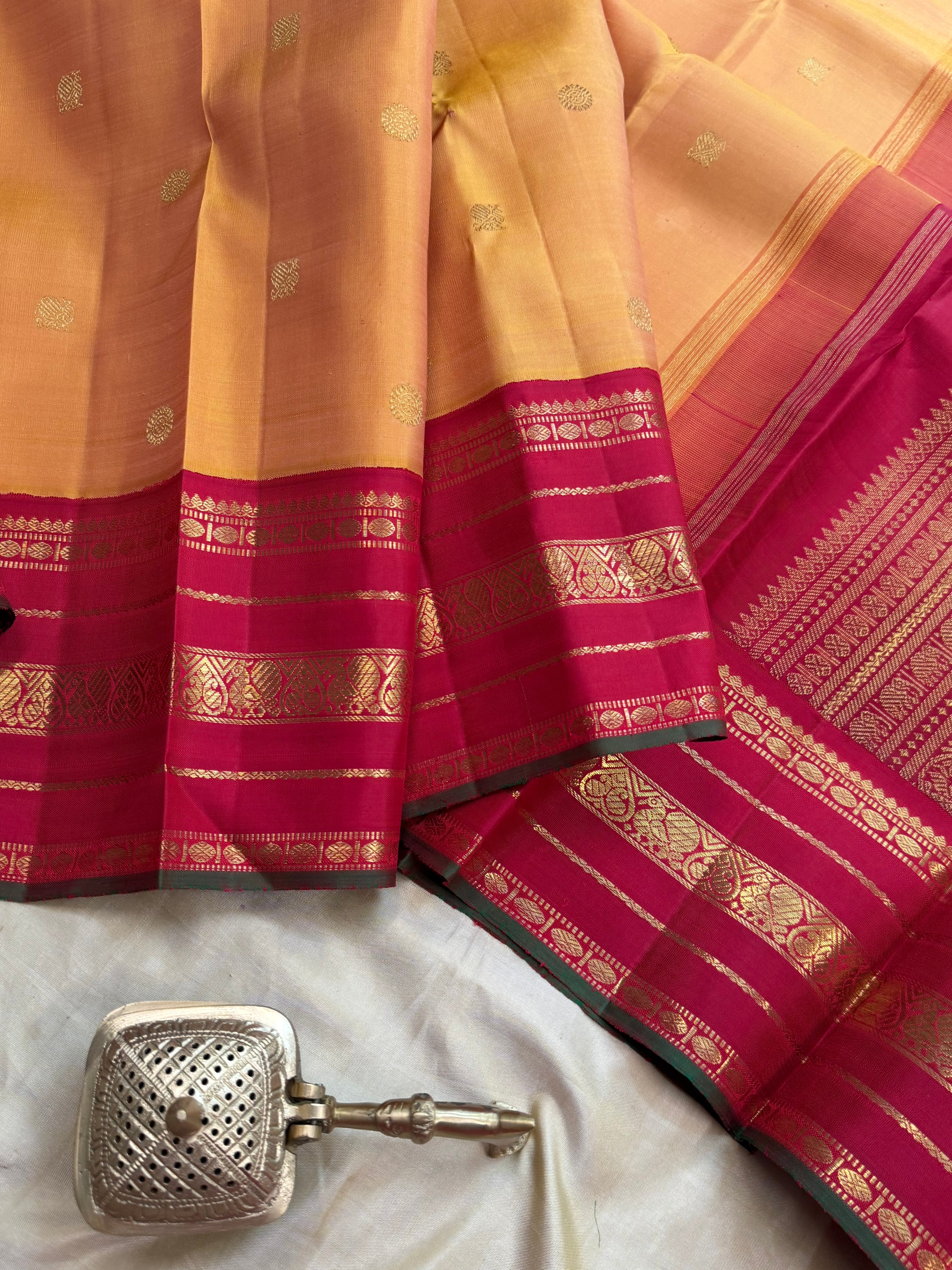 Simha Manjal jadanagam pet / kanjipuram silk