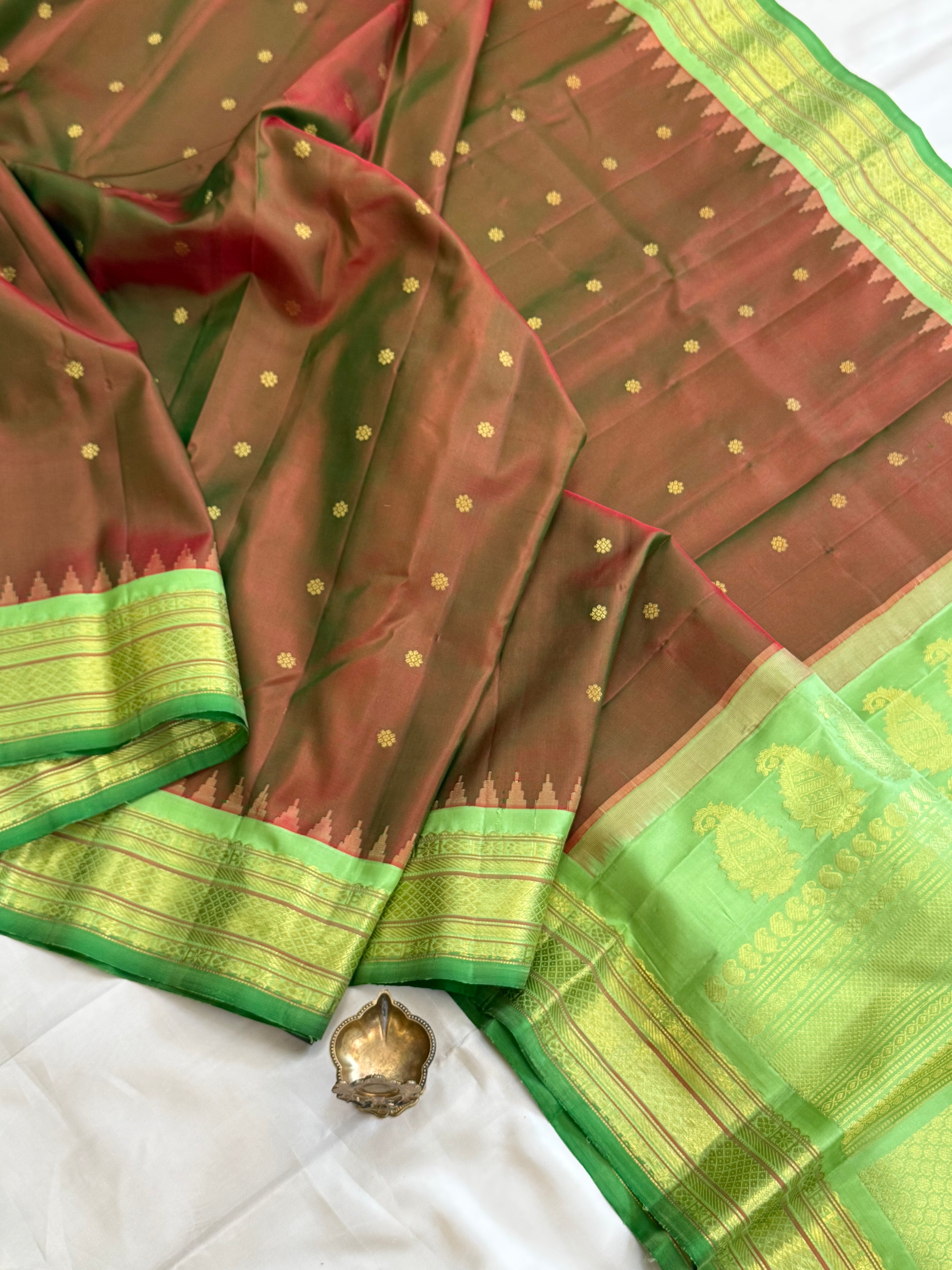 Manthulir body Butta with mint green border/ Gadwal silk CLSA11301
