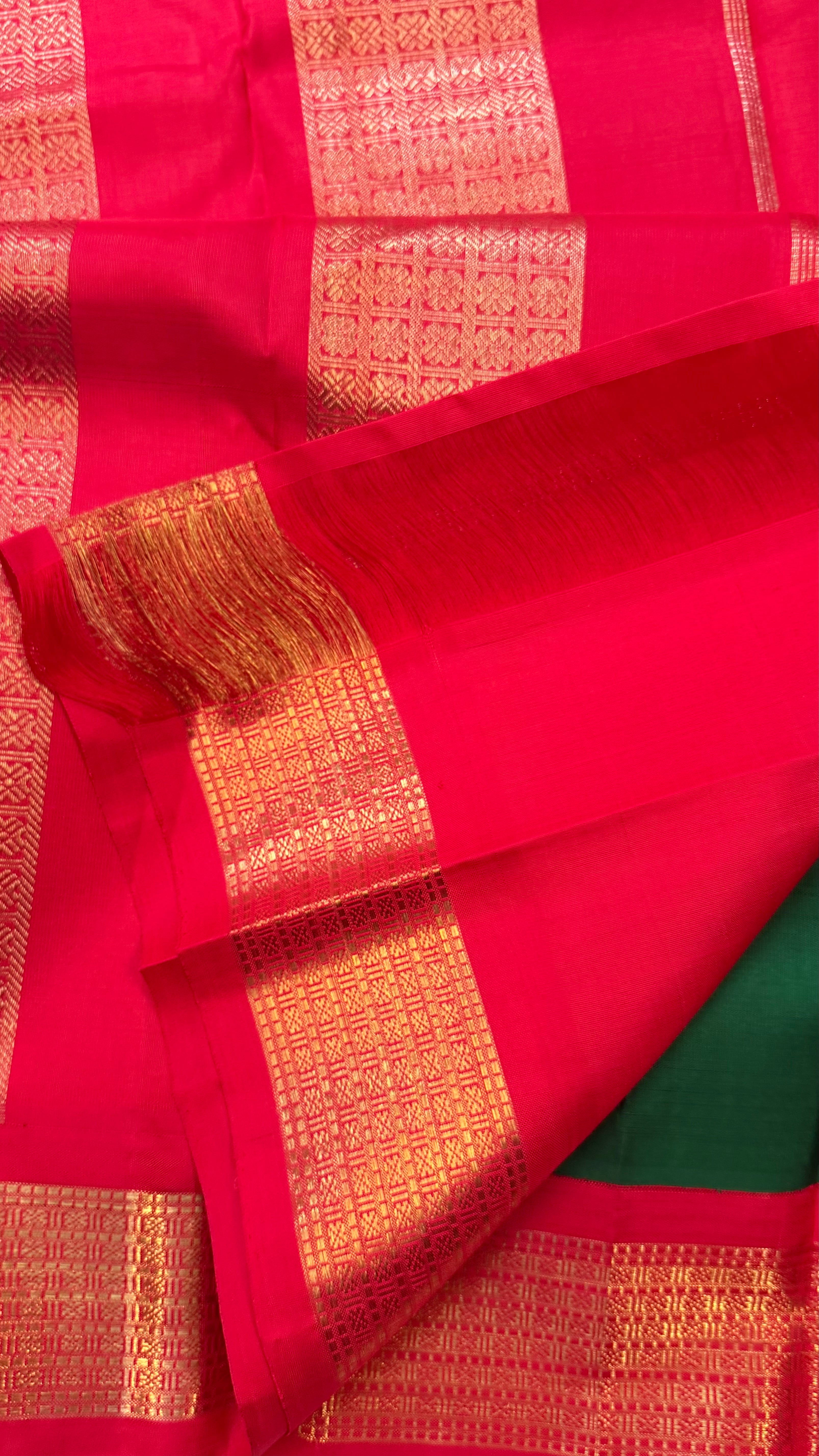 Dark green and red Kai Korvai / Kanjipuram silk