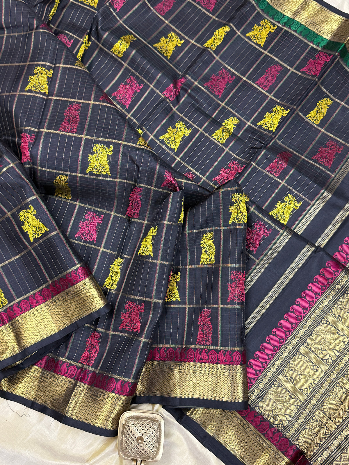 Black Retta kili with Zari and thread Kattam /kanjipuram silk saree