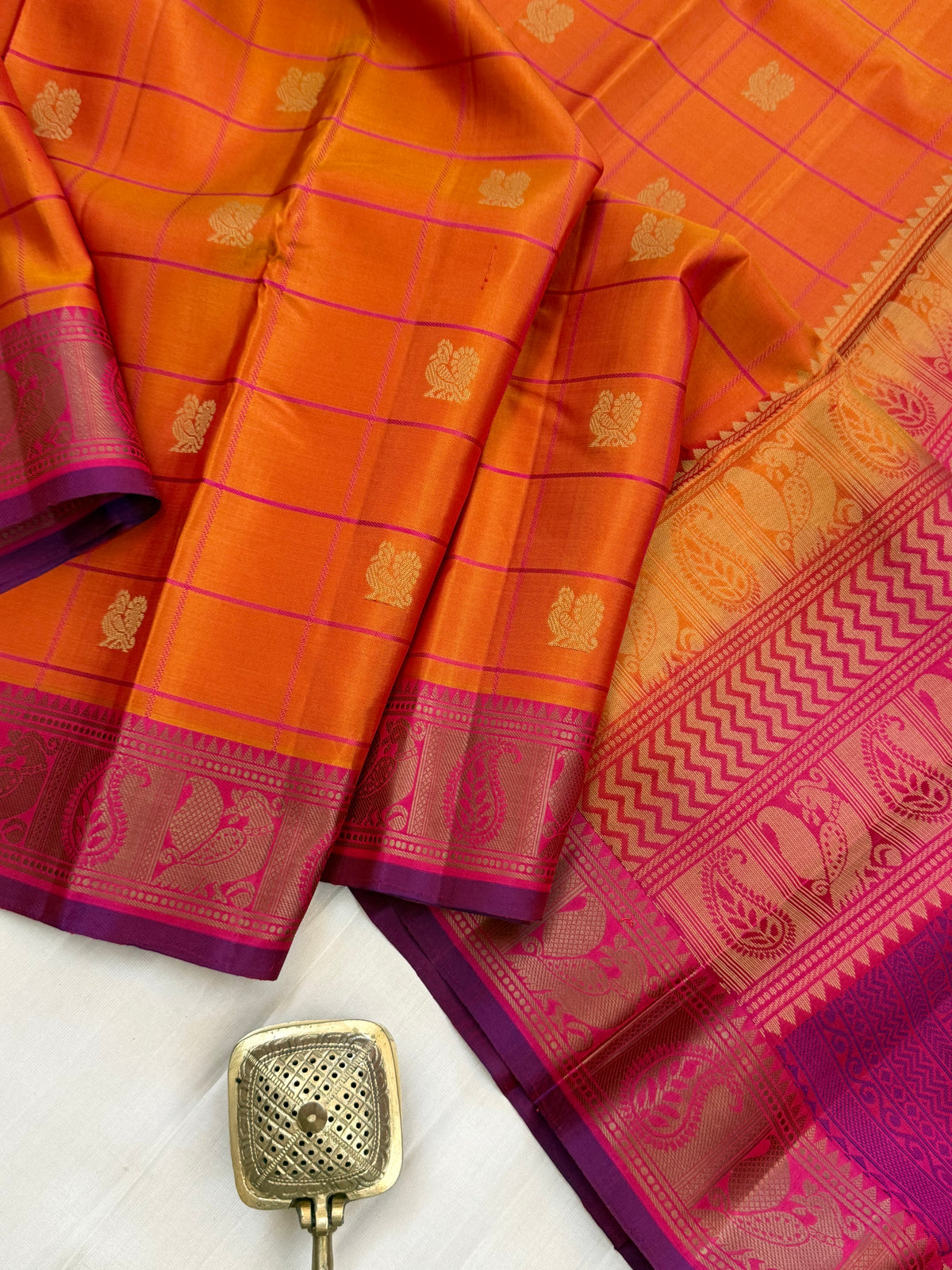 Simha and pink kattam butta /Varnangal thread work CLSA11278