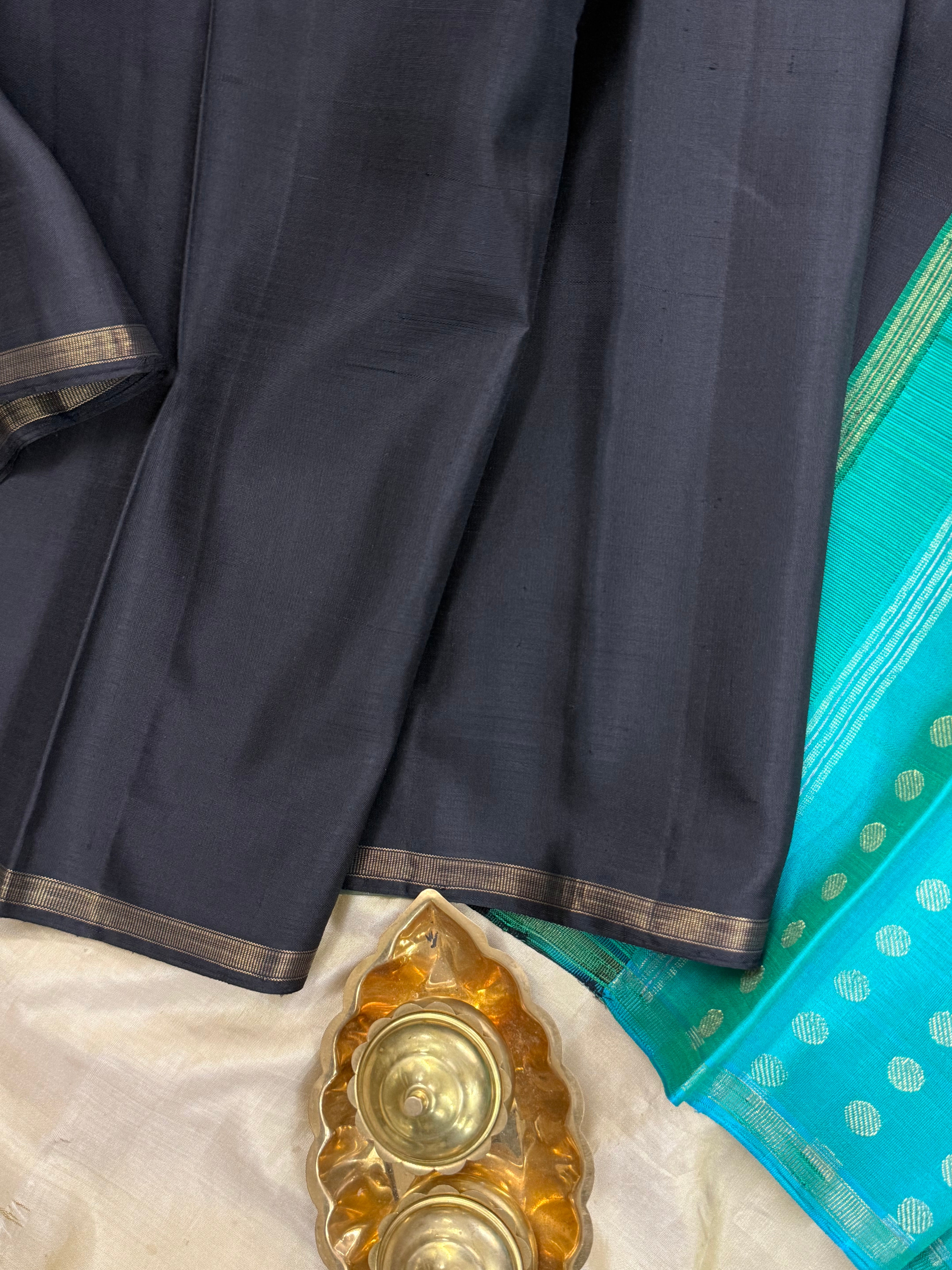 Black and turquoise blue pallu / Kanjipuram silk CL2349
