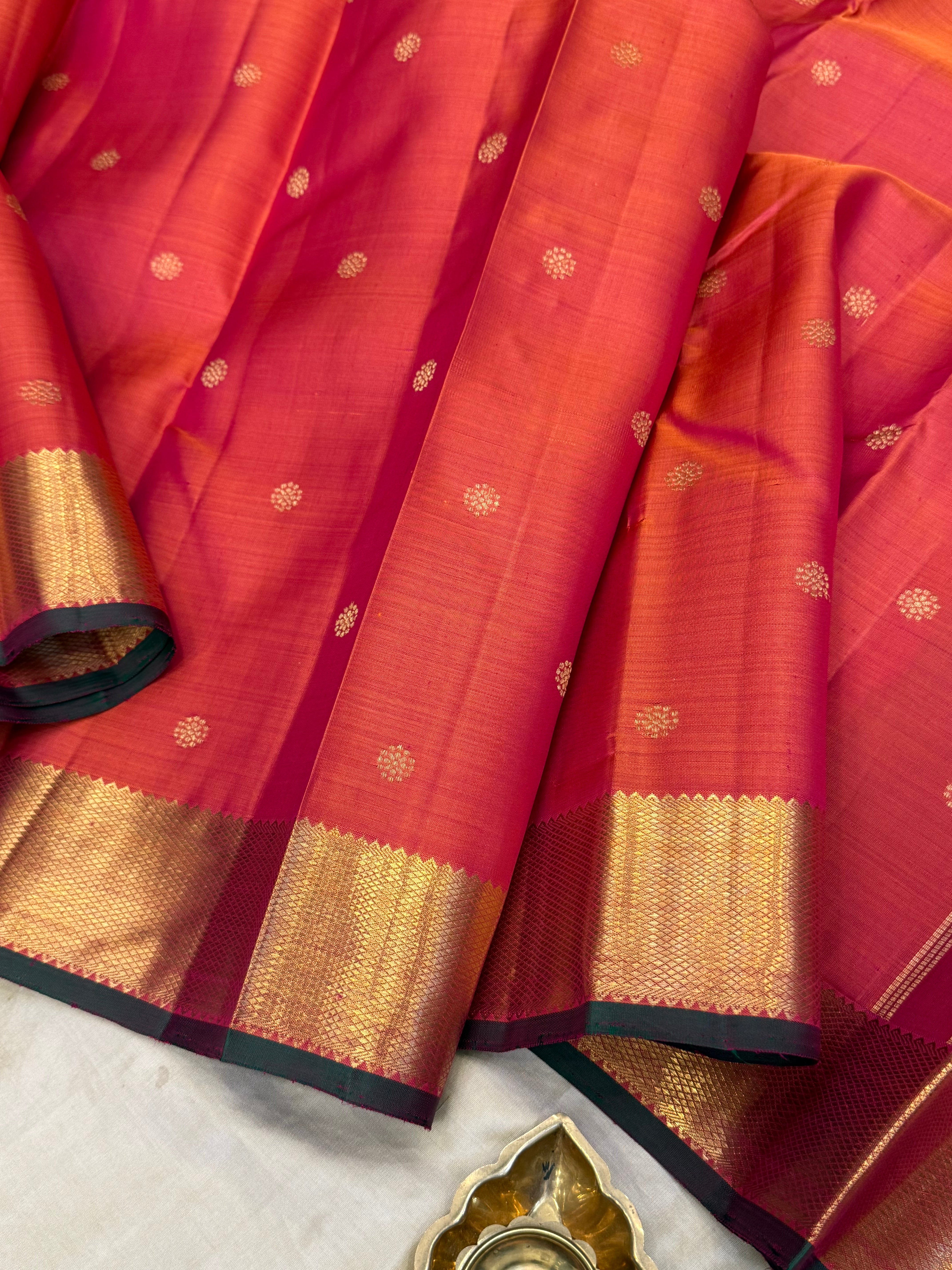 Kalyani: Rustic kamalam butta / kanjipuram silk