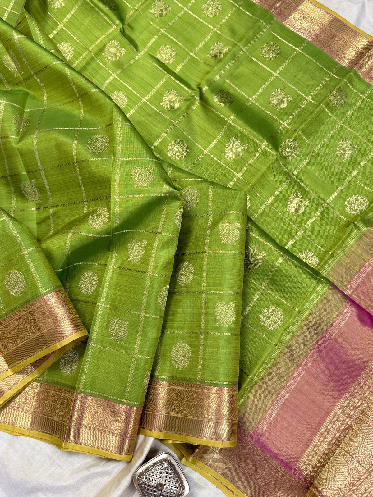 Parrot Green and leaf pink pure Zari Annam chakram Kattam butta /kanjipuram silk saree clsa 10101