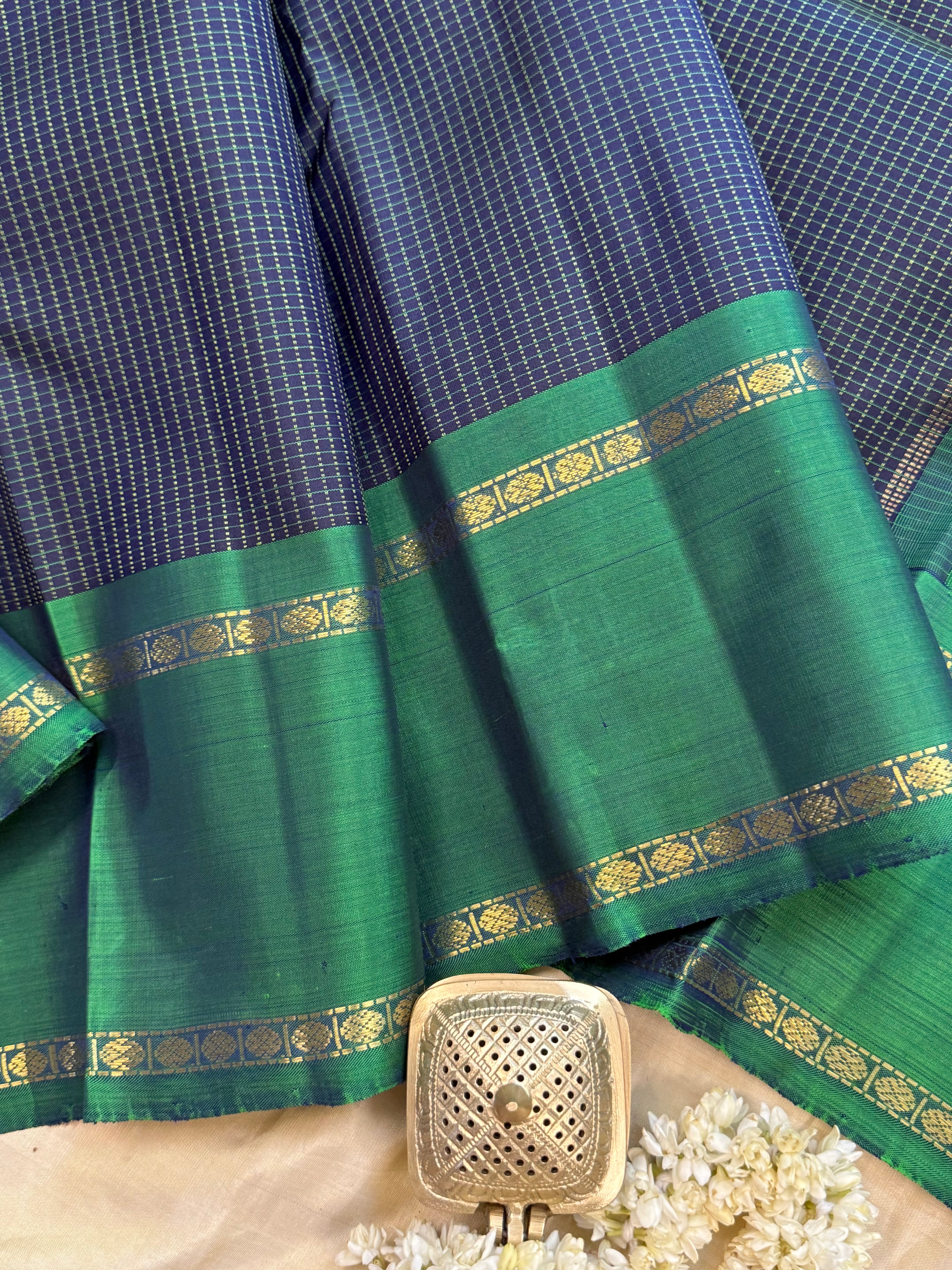 Deep blue kattam and green rettapet border / Kanjipuram silk
