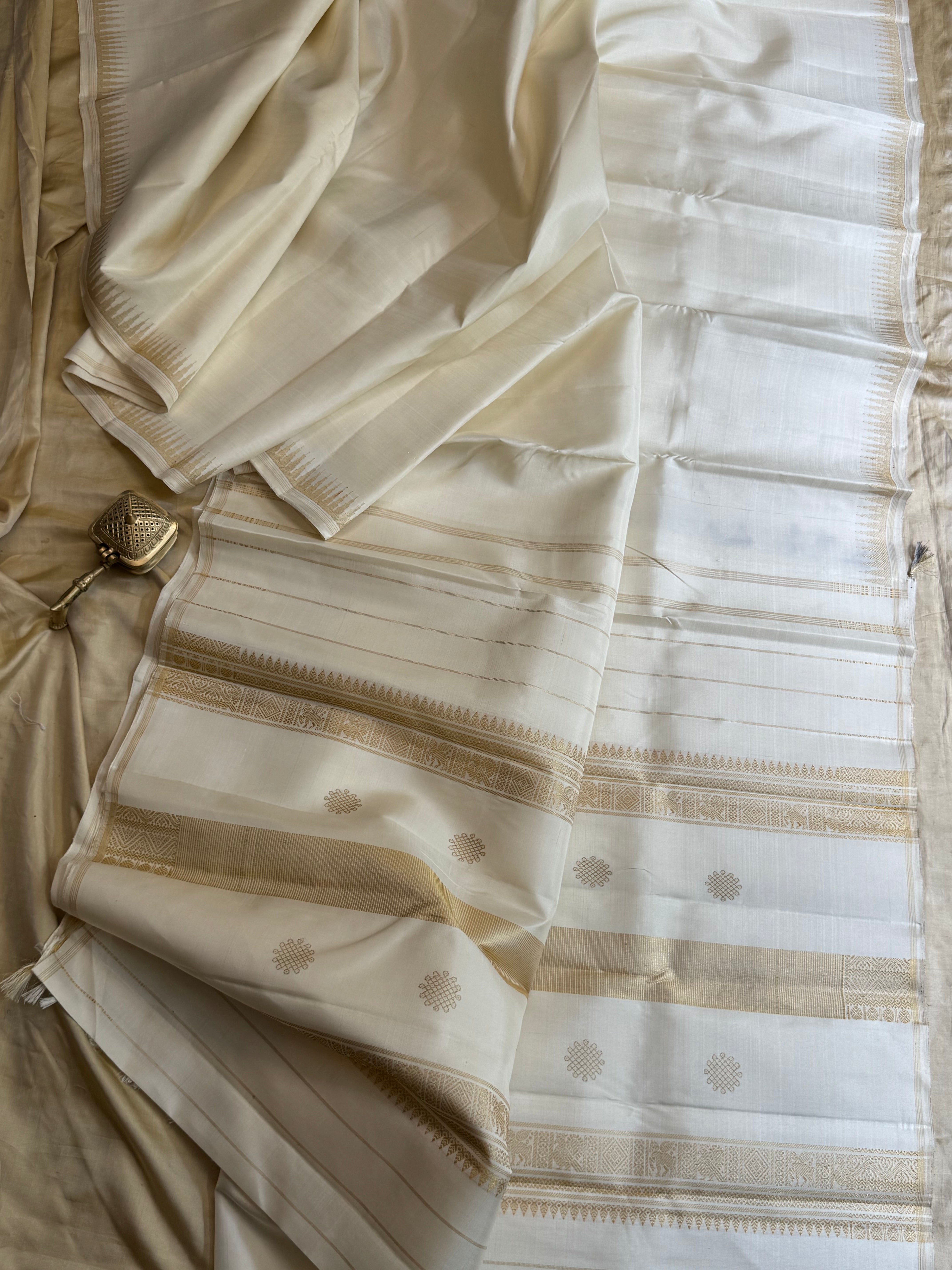 Off white pillayar moggu / Kanjipuram silk