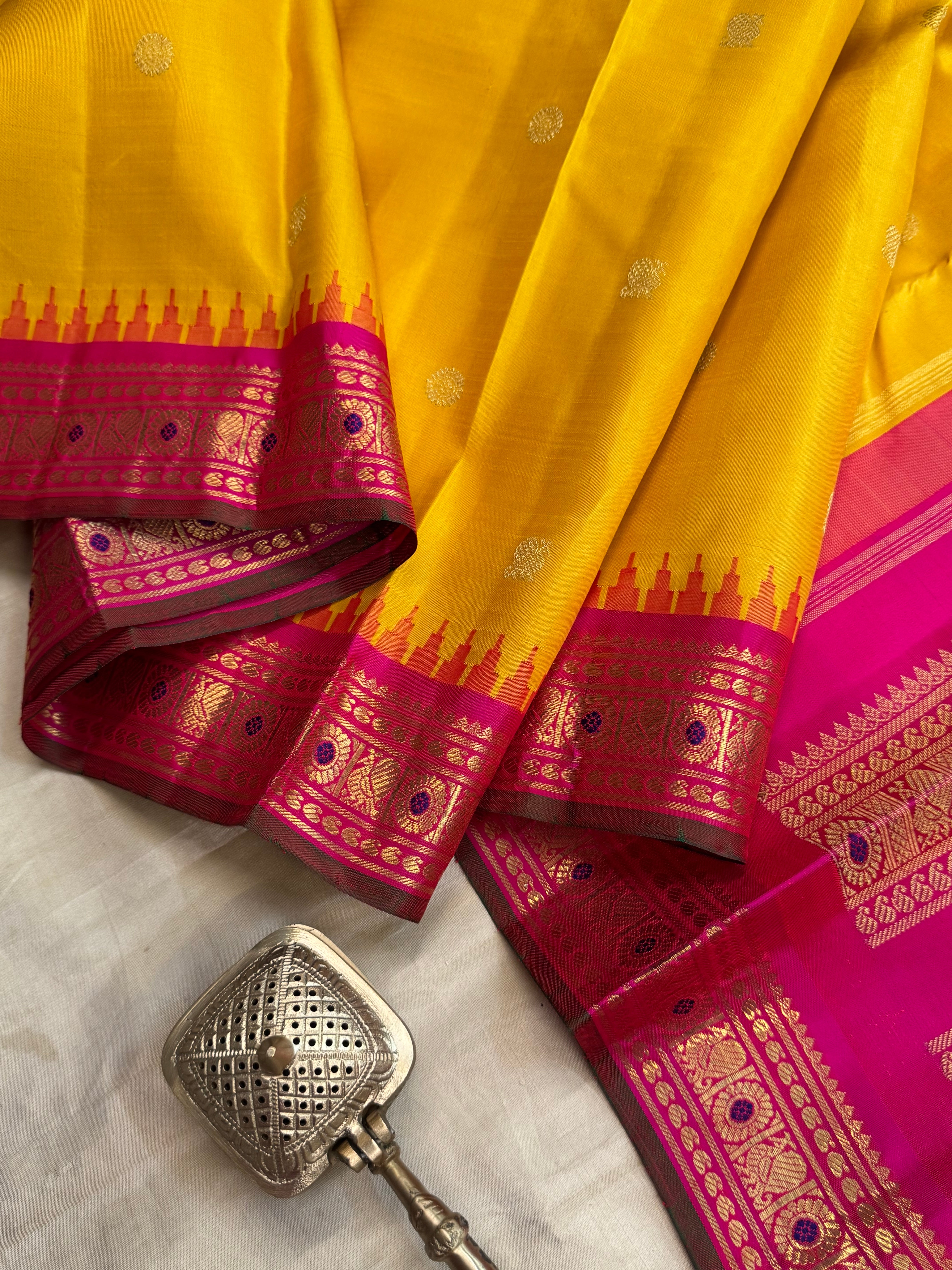 Sampangi yellow korvai / kanjipuram silk
