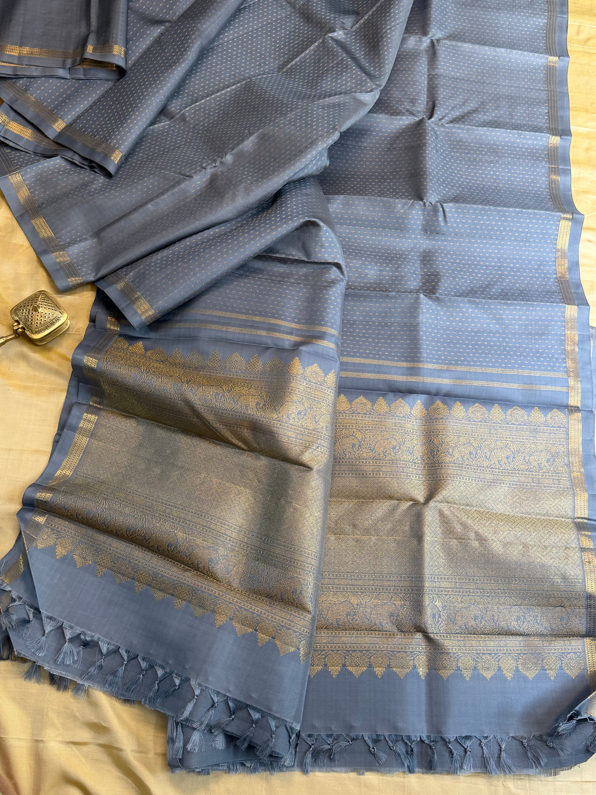 Body butta and small border pure Zari / Kanjipuram silk saree clsa 6177