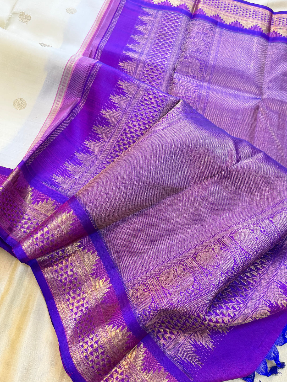 Off white Kai Korvai / pure Kanjipuram silk