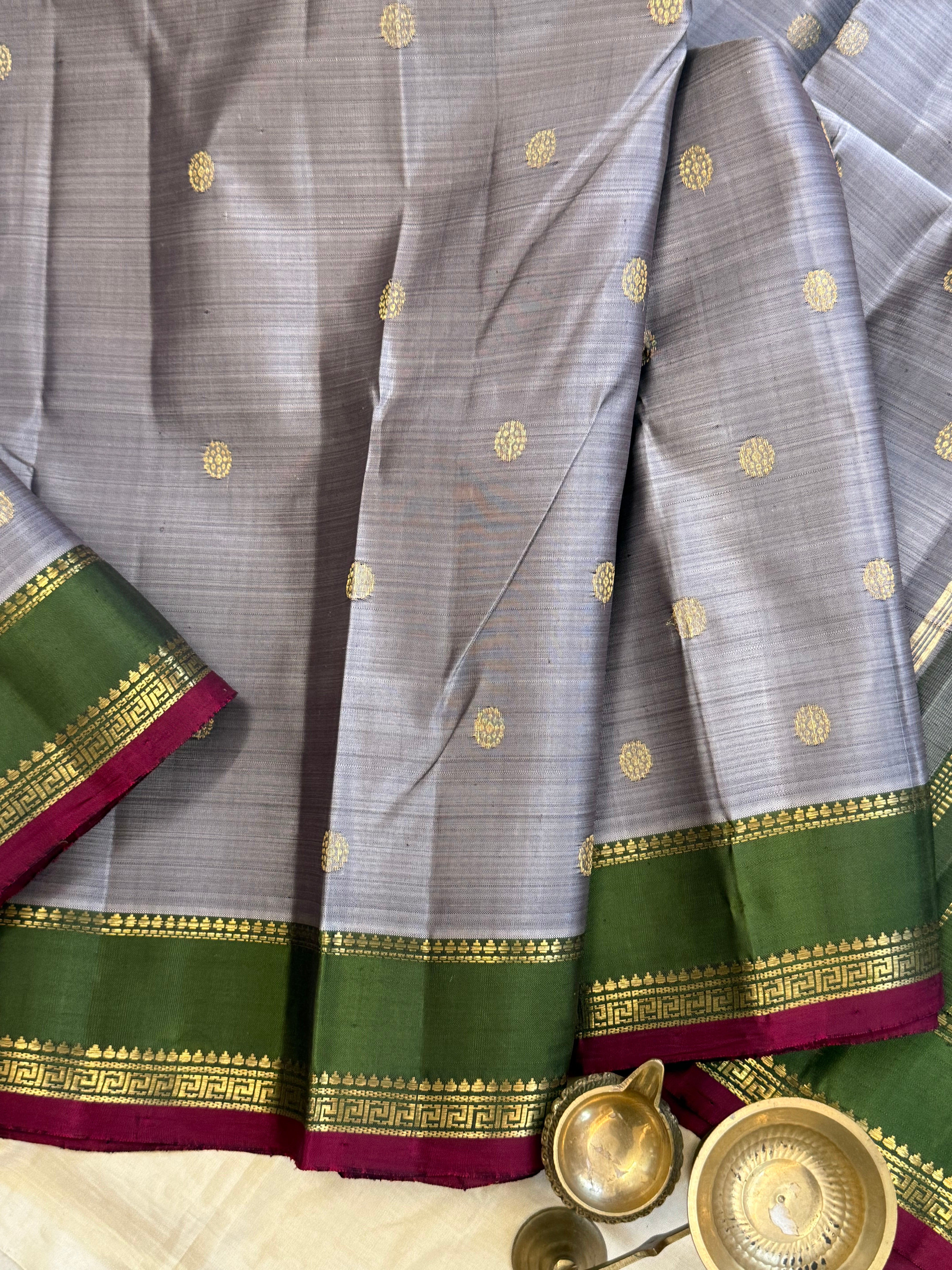 Grey and green rettapet border/ Kanjipuram silk