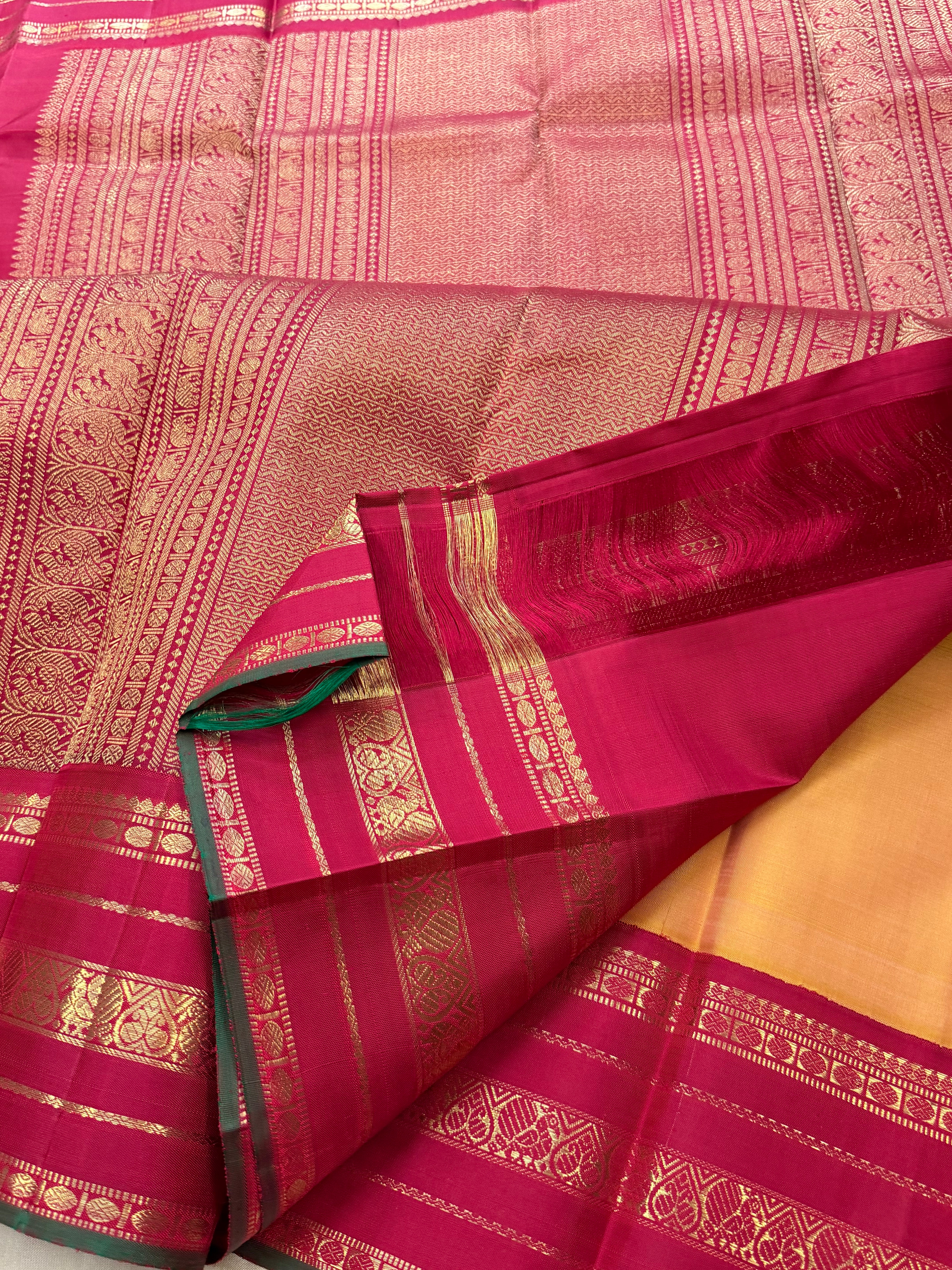 Simha Manjal jadanagam pet / kanjipuram silk