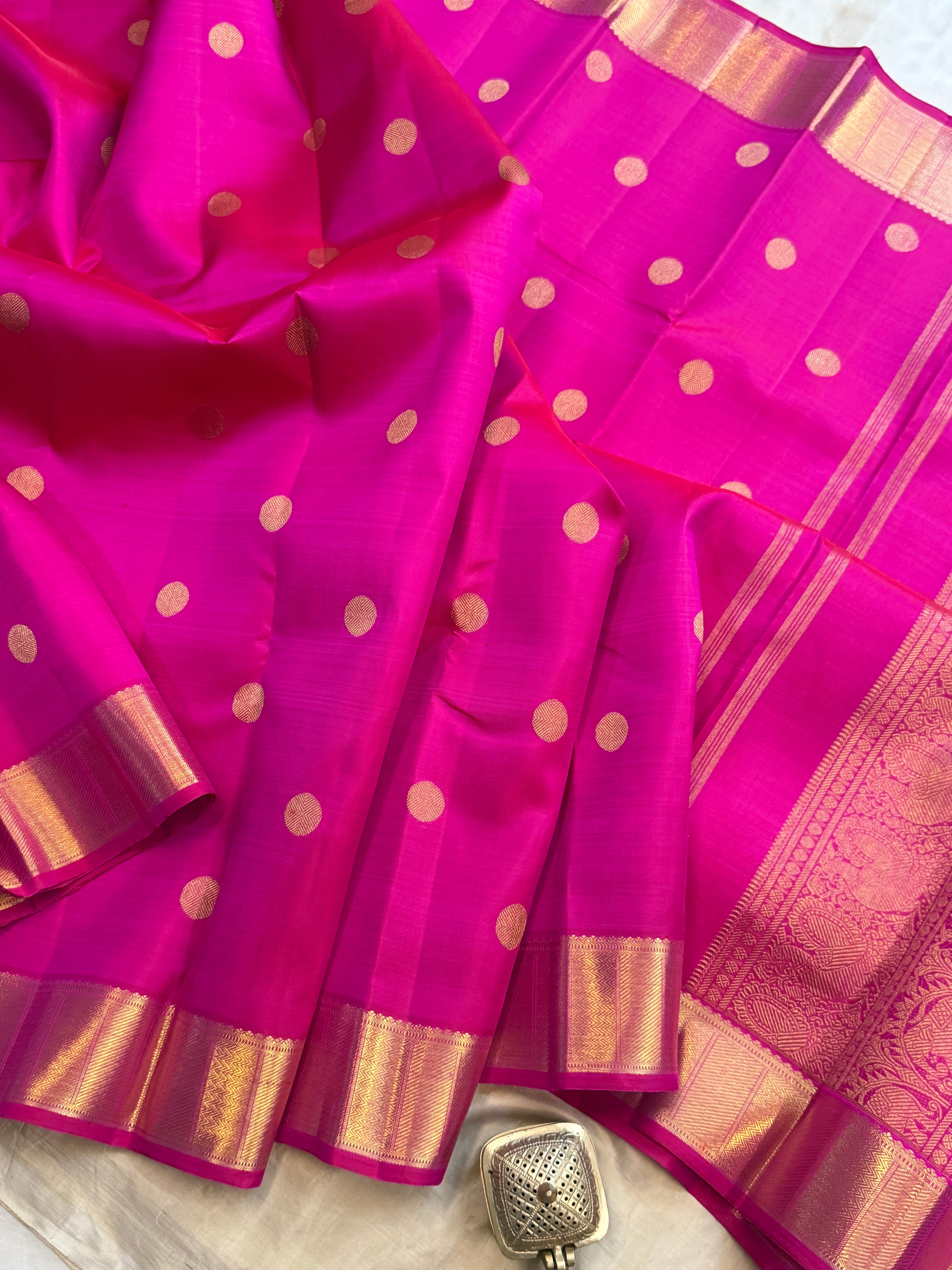 Moha : Rani pink round Butta pure Zari Kanjipuram silk