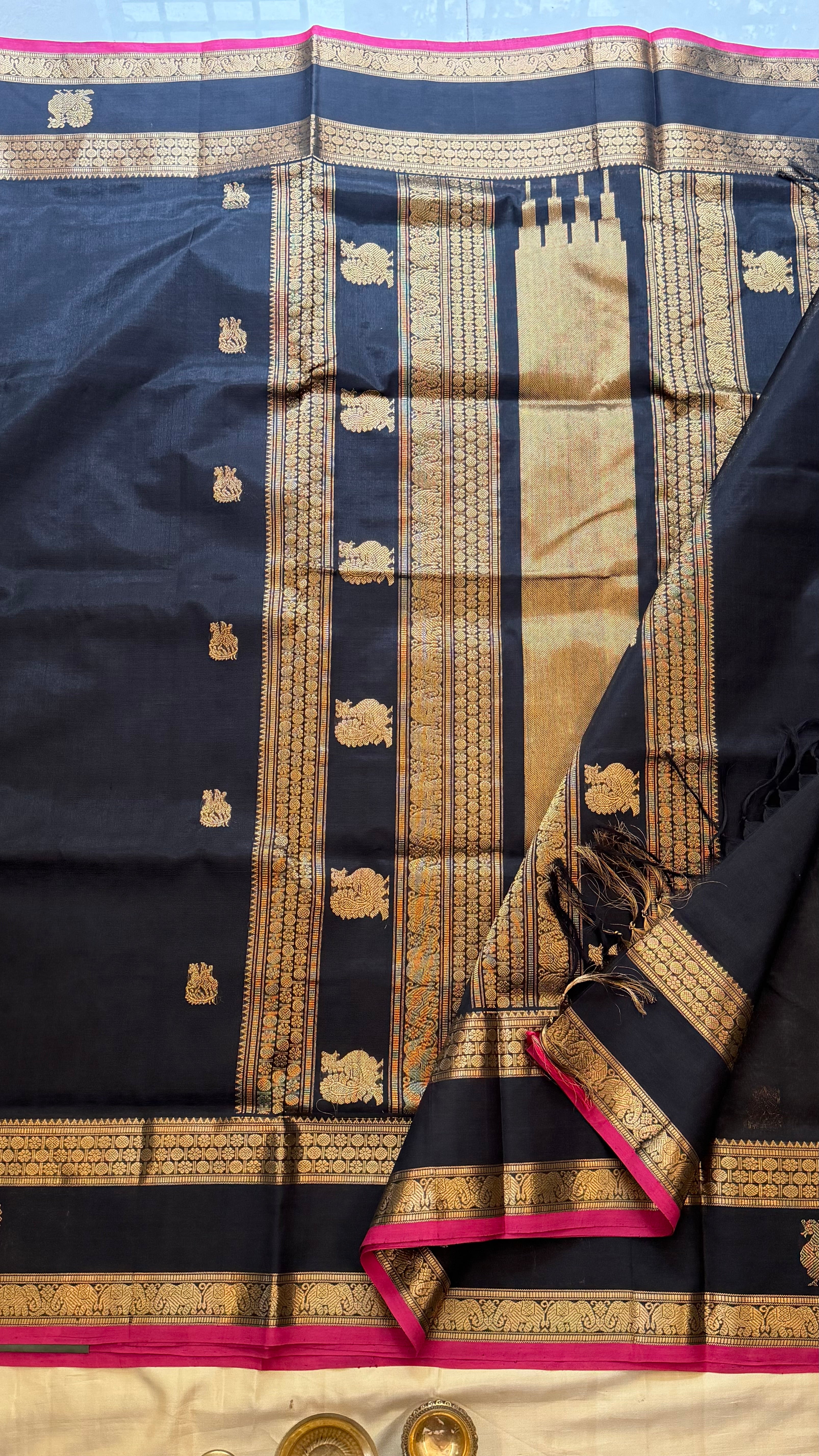 Black pettu Butta silk cotton.