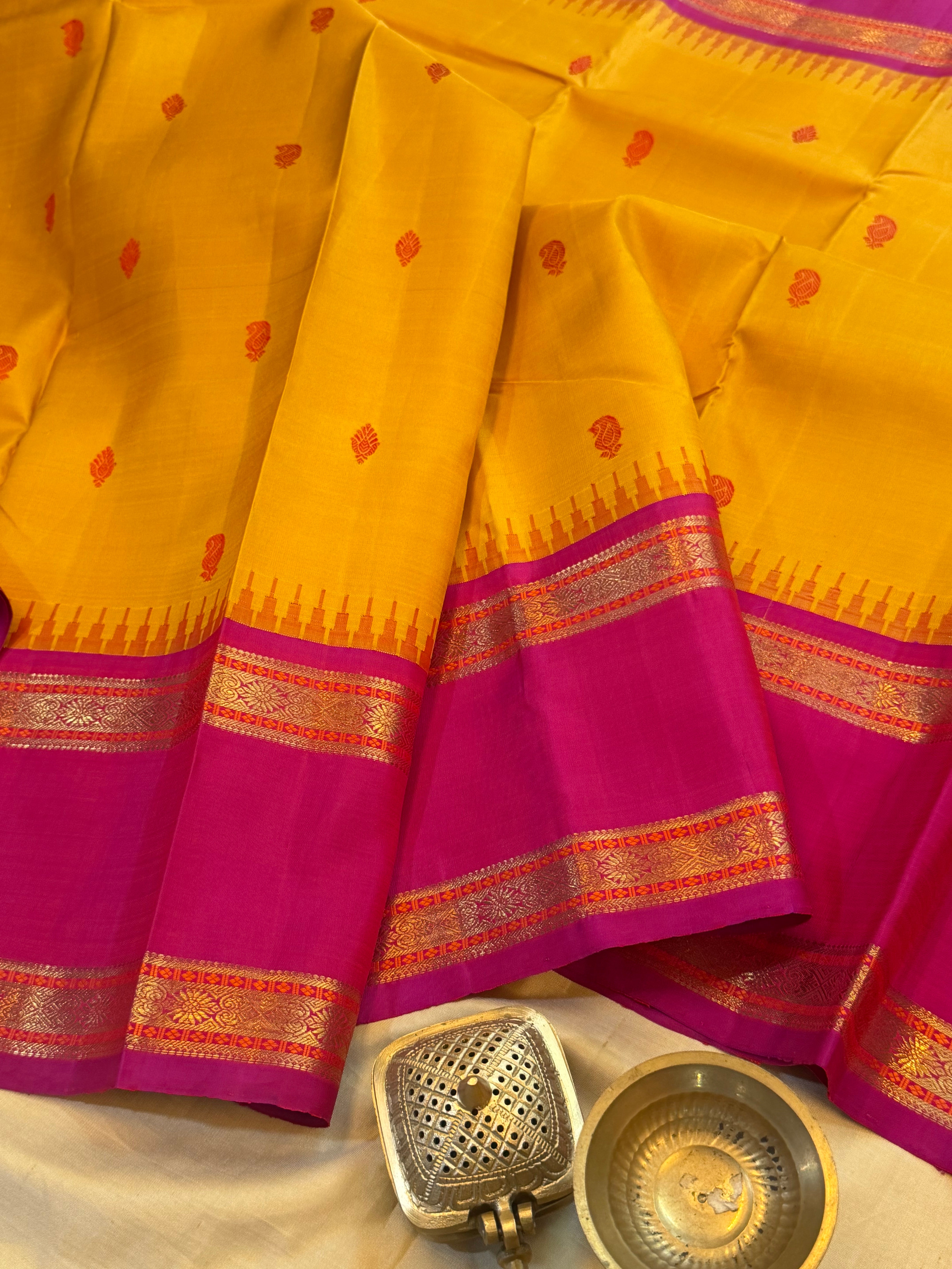 Mustard yellow retta pet Kai Korvai / Kanjipuram silk