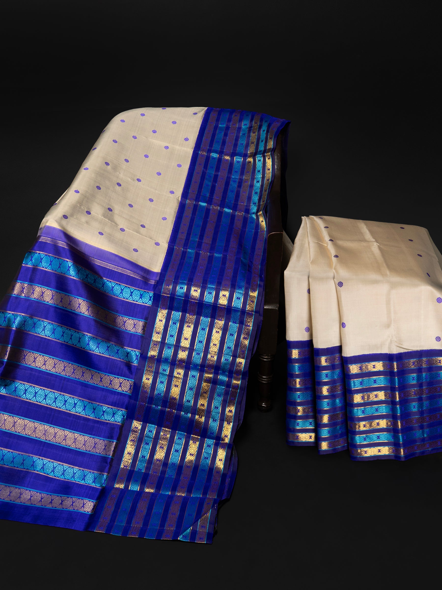 Offwhite varisapet border kai korvai/ Kanjipuram Saree CLSA6977