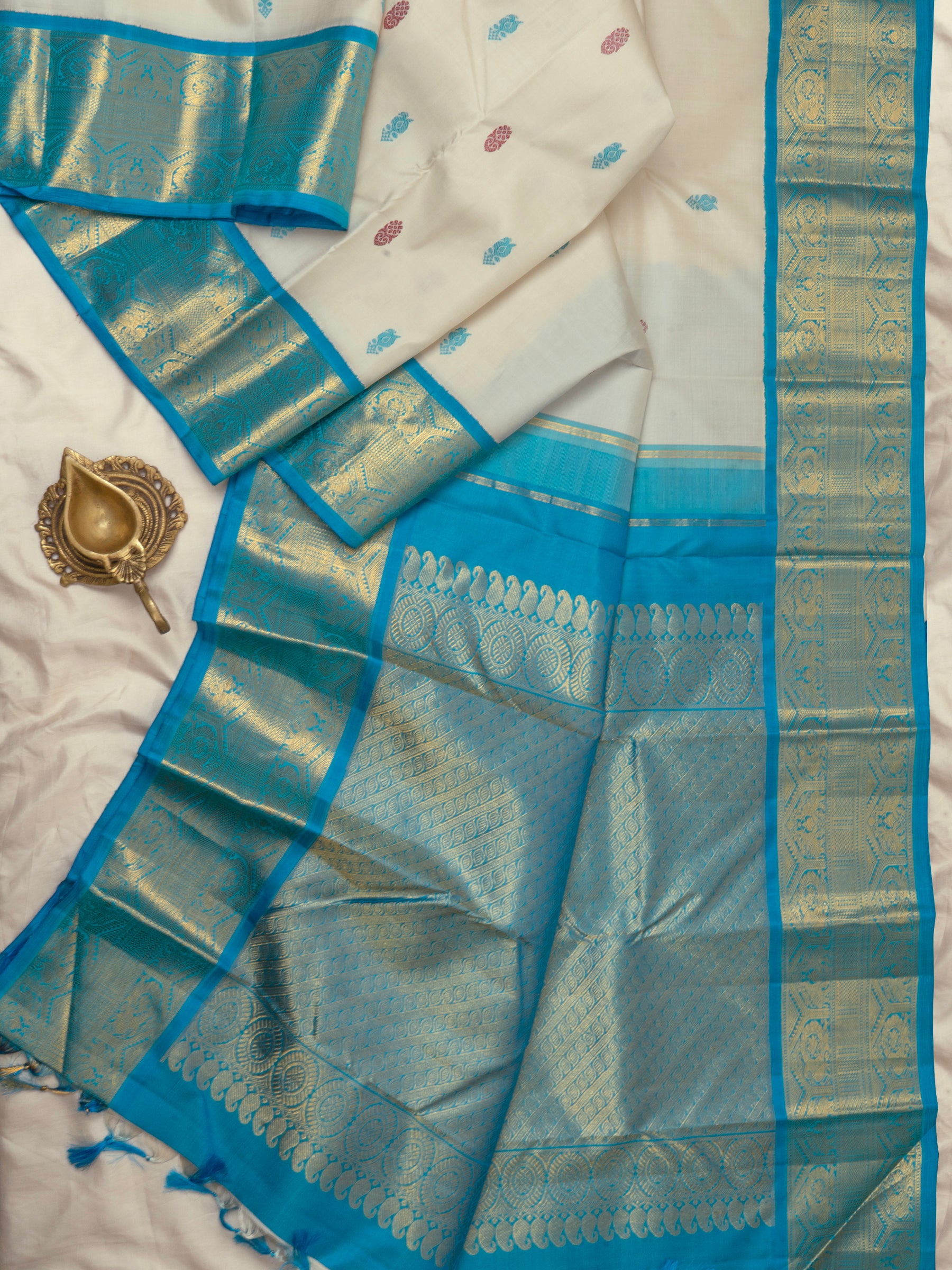 Offwhite and seablue korvai thread butta / Arani silk CLSA5795