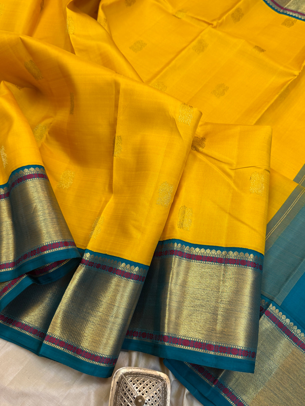 Yellow Zari butta and Korvai mayilkazhuthu/Aarani silk saree clsa 11123
