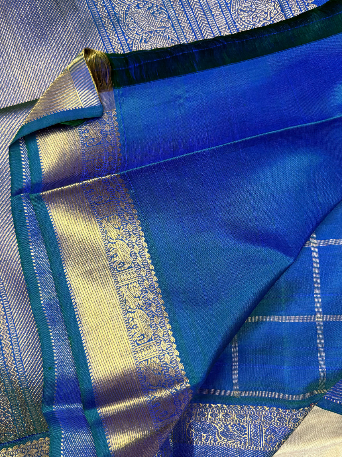 Peacock body with pure Zari irutalaipakshi and chakram Kattam butta /kanjipuram silk saree clsa 10587