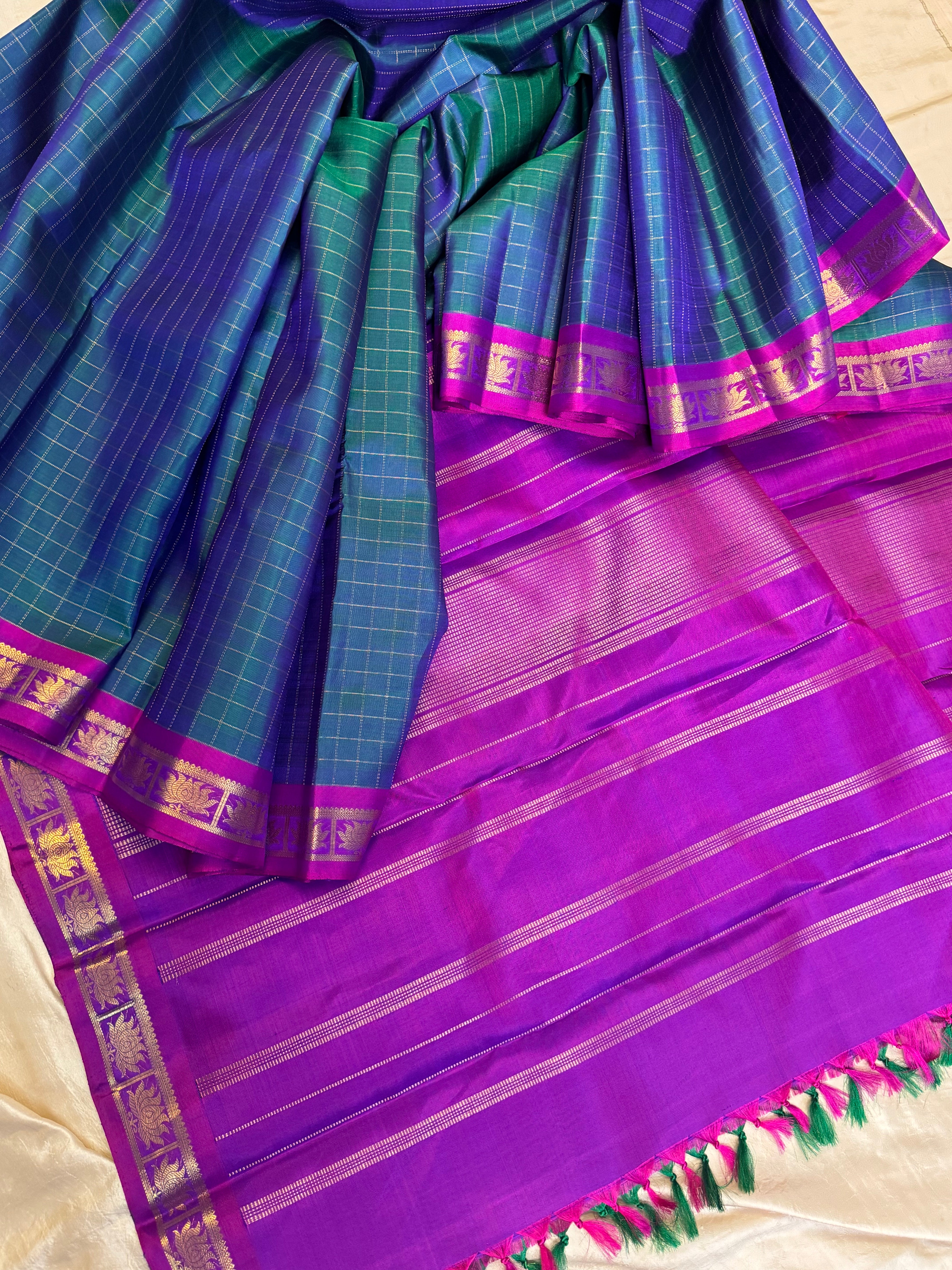 Mayilkazhuthu Zari Kattam / Kanjipuram silk